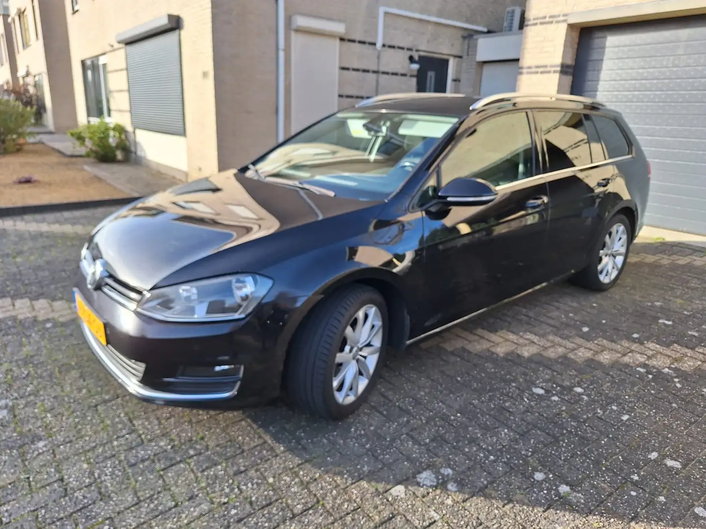 Volkswagen Golf Variant 1.2 TSI Highline - Nav/Camera/Trekhaak/17'' Zwart - 2