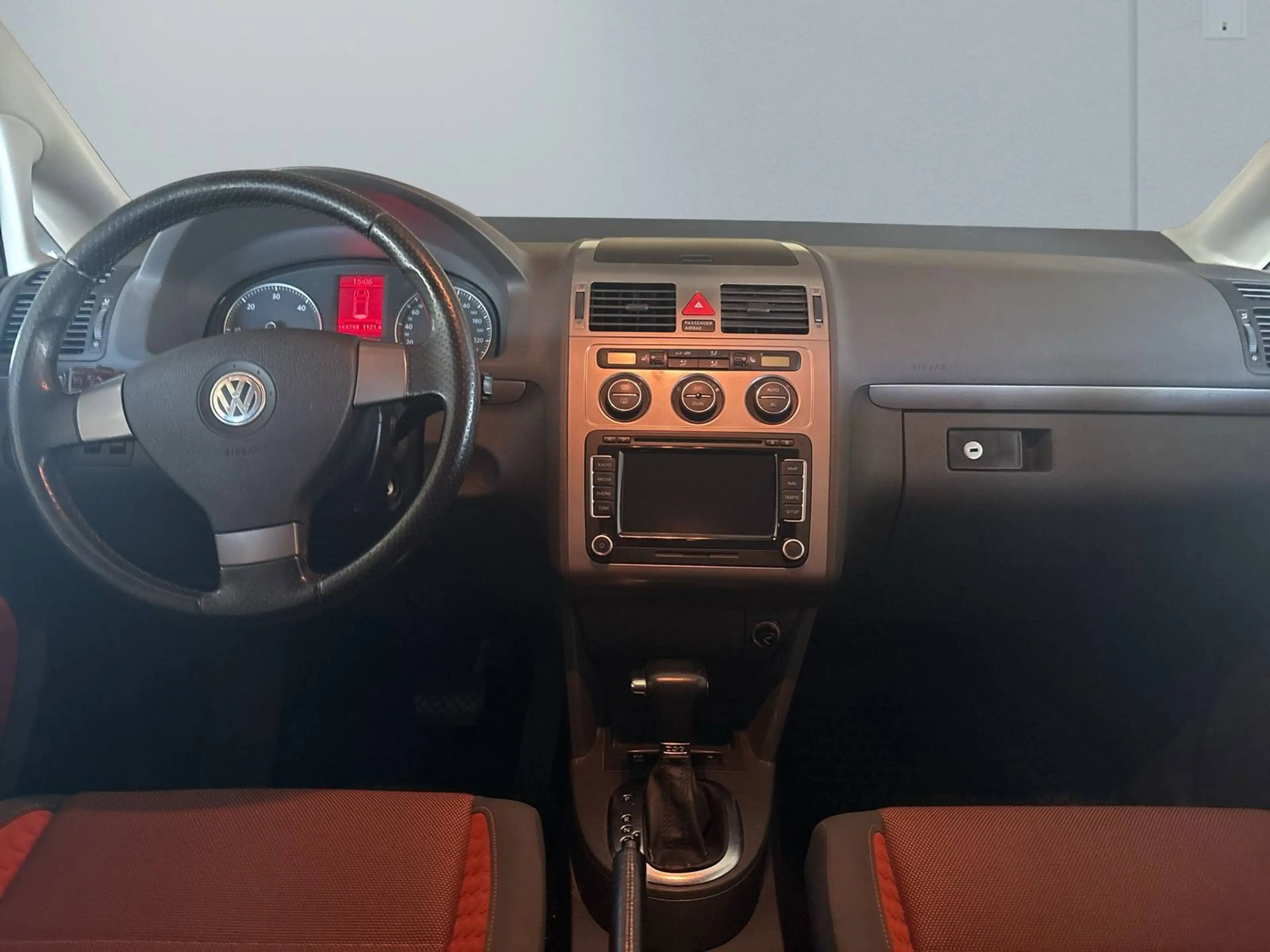 Volkswagen Cross Touran Cross Touran 2.0 TDI DSG *AUTOMATIK/PDC/XENON* WVGZZZ1TZAW096457 — photo 9