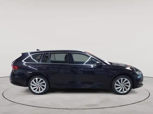 Skoda Octavia view 3
