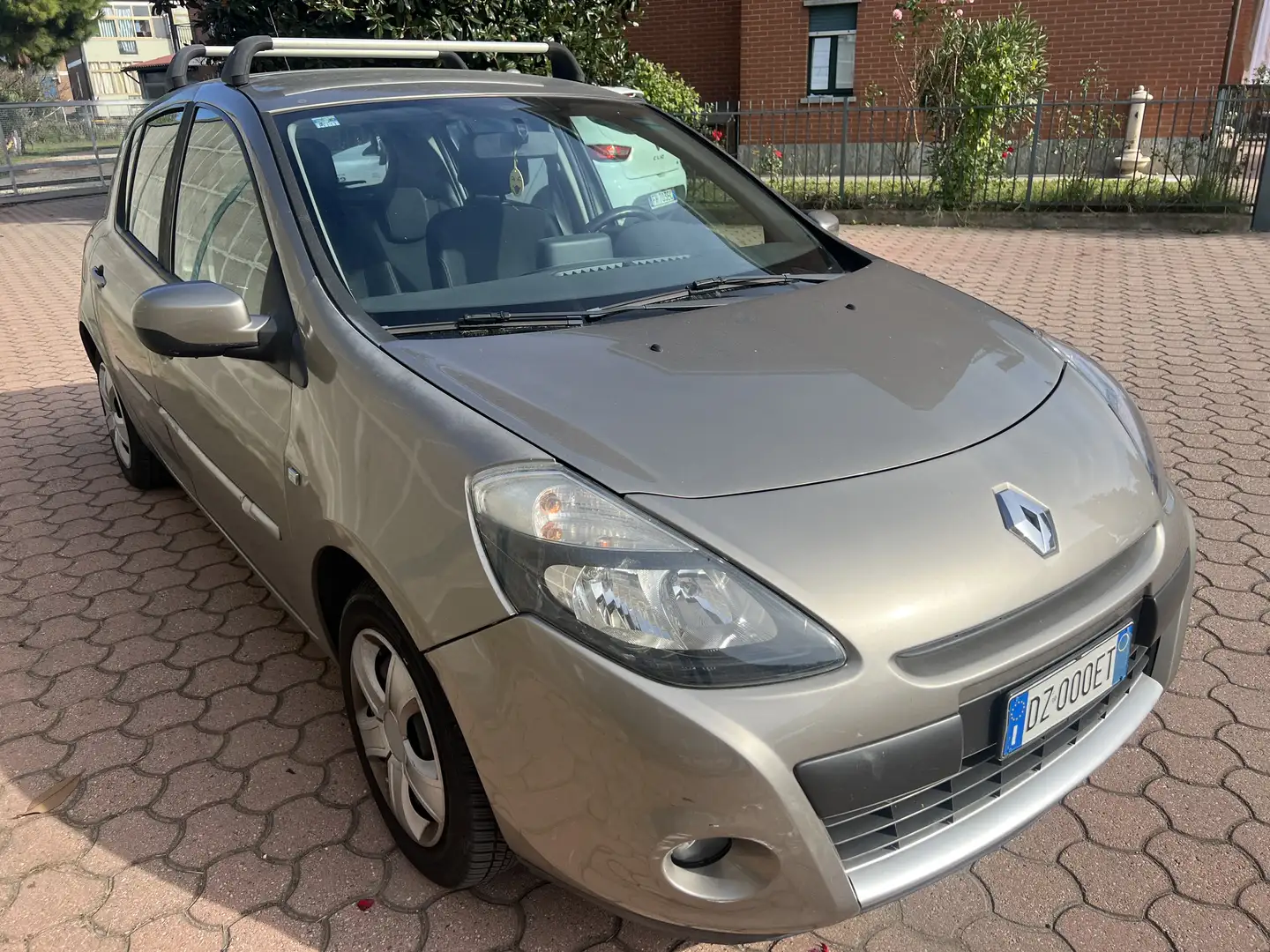 Renault Clio STORIA 5P 1.2 16V DYNAMIQUE GPL 02/2031 Grau - 2