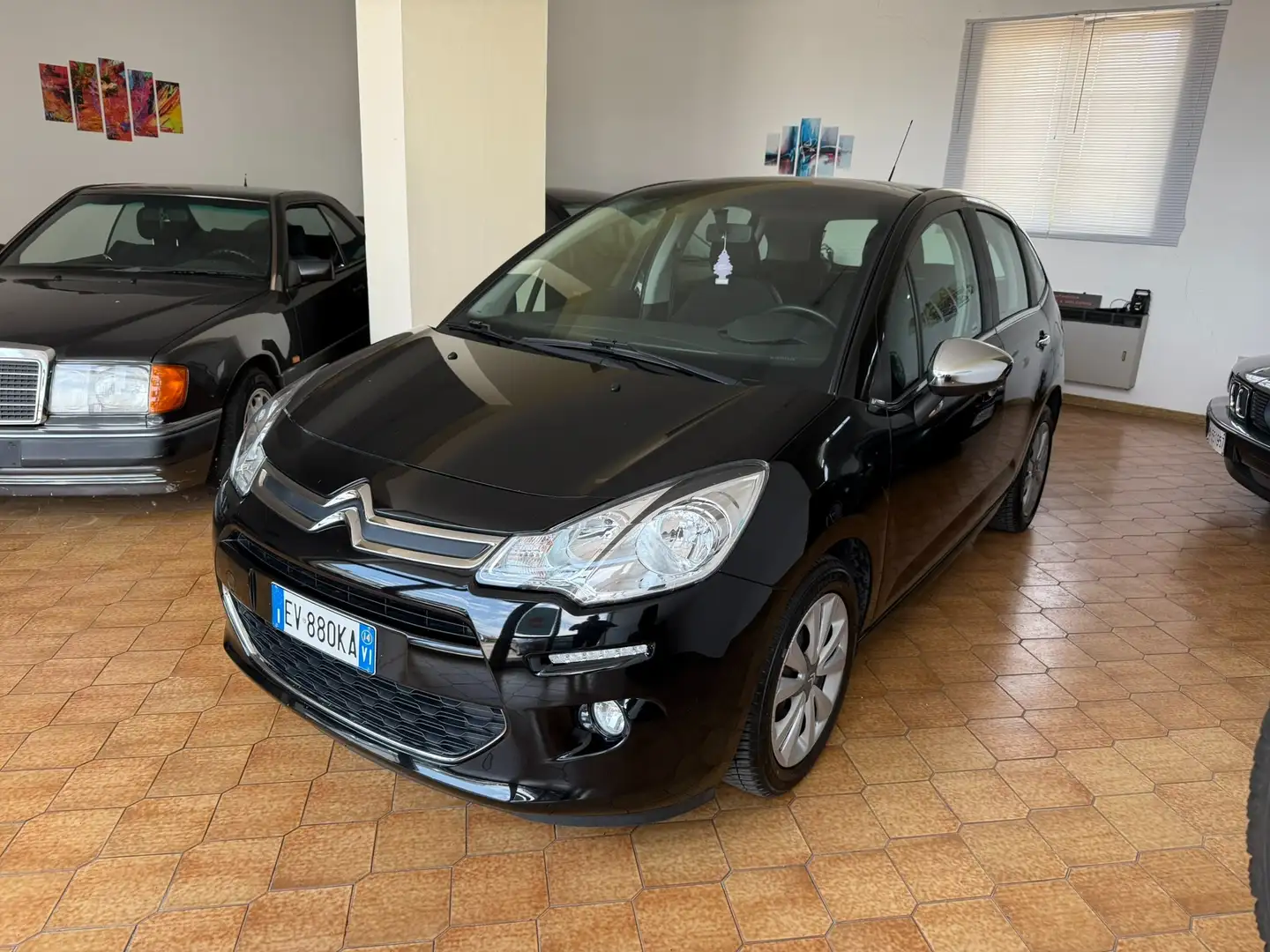 Citroen C3 1.2 vti Vanity Fair 10 82cv Schwarz - 1
