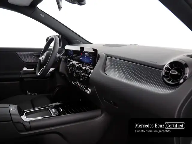 Mercedes-Benz Gla view 11