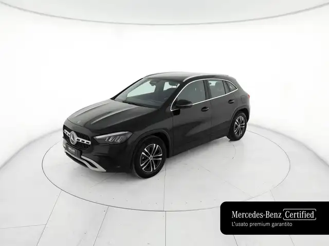 Mercedes-Benz Gla view 3