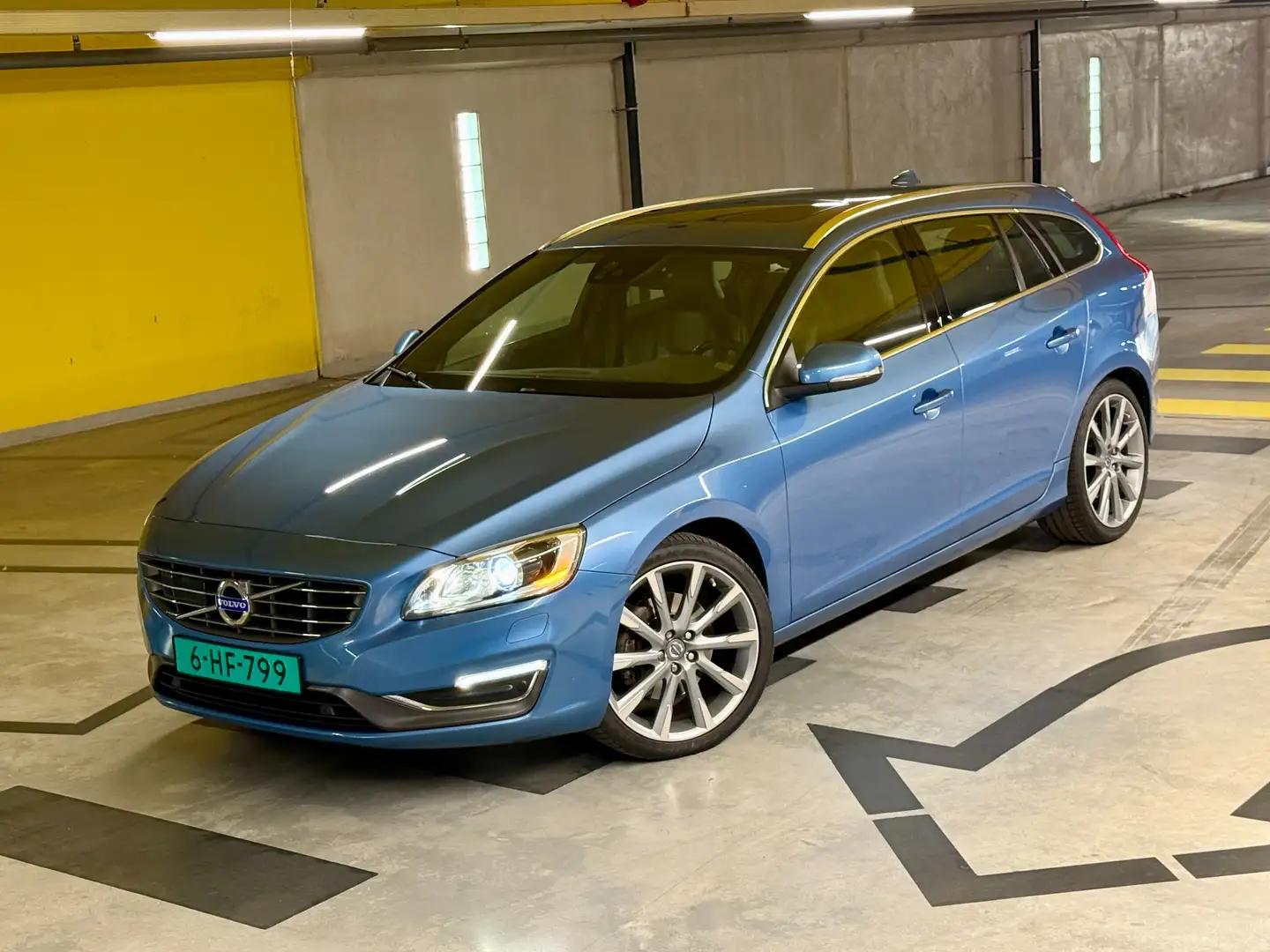 Volvo V60 3.0 T6 AWD Summum | 1e Eig. | Polestar Tuning Blau - 1