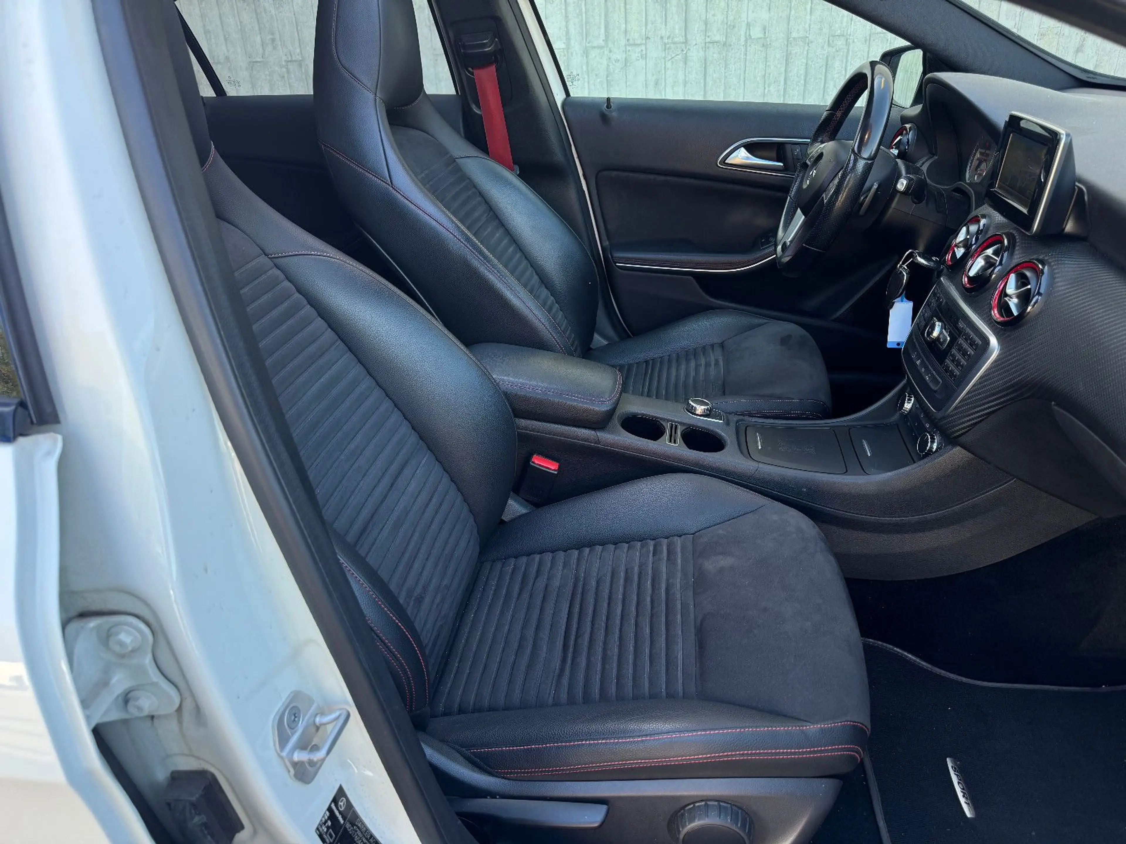 Mercedes-Benz A 250 Sport AMG Autom. Pano Xen PDC Navi — photo 7