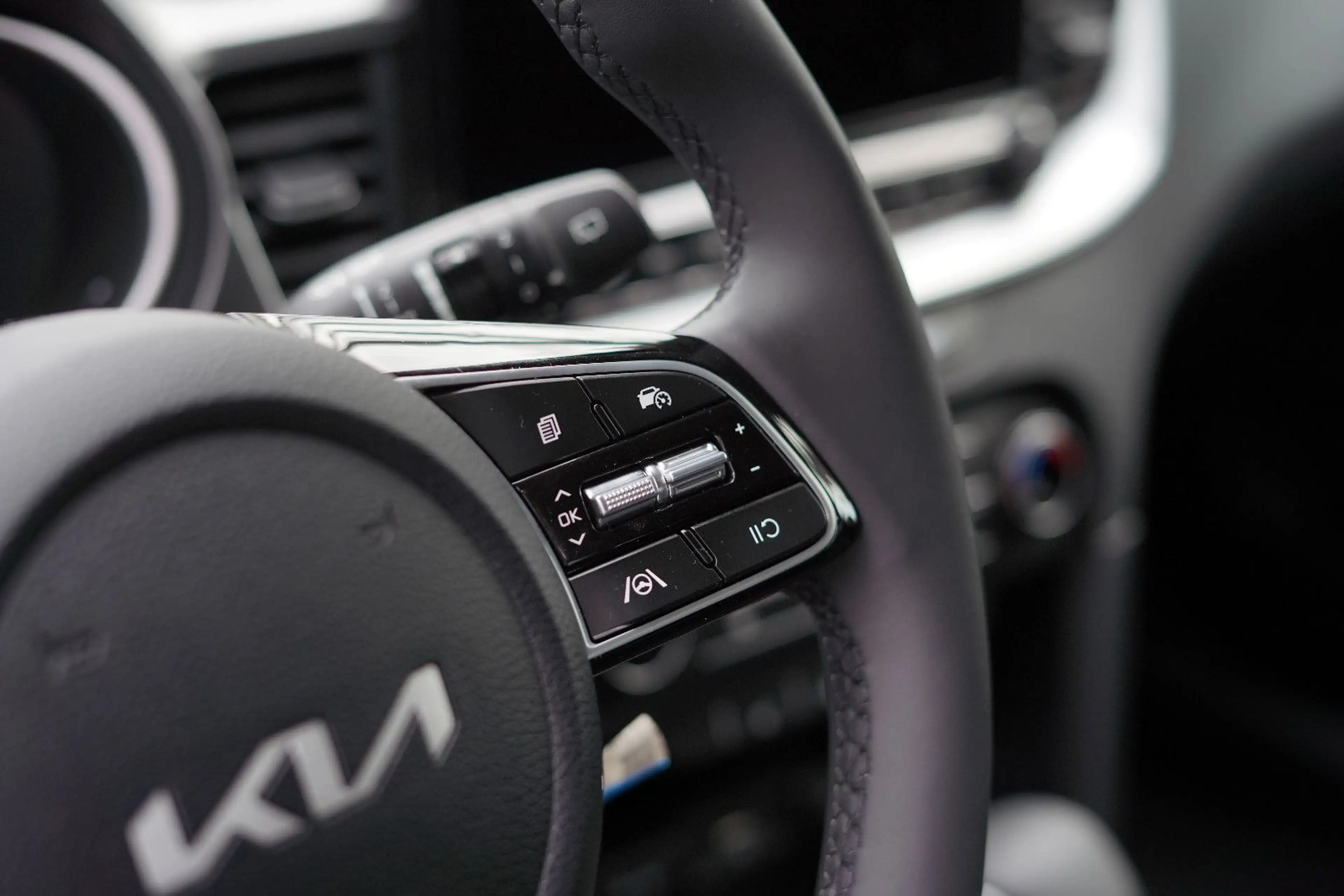 Kia Ceed / cee'd CEED 140 PS AUTOM. SHZ KAMERA NAVI PDC VO+HI AHK — photo 11