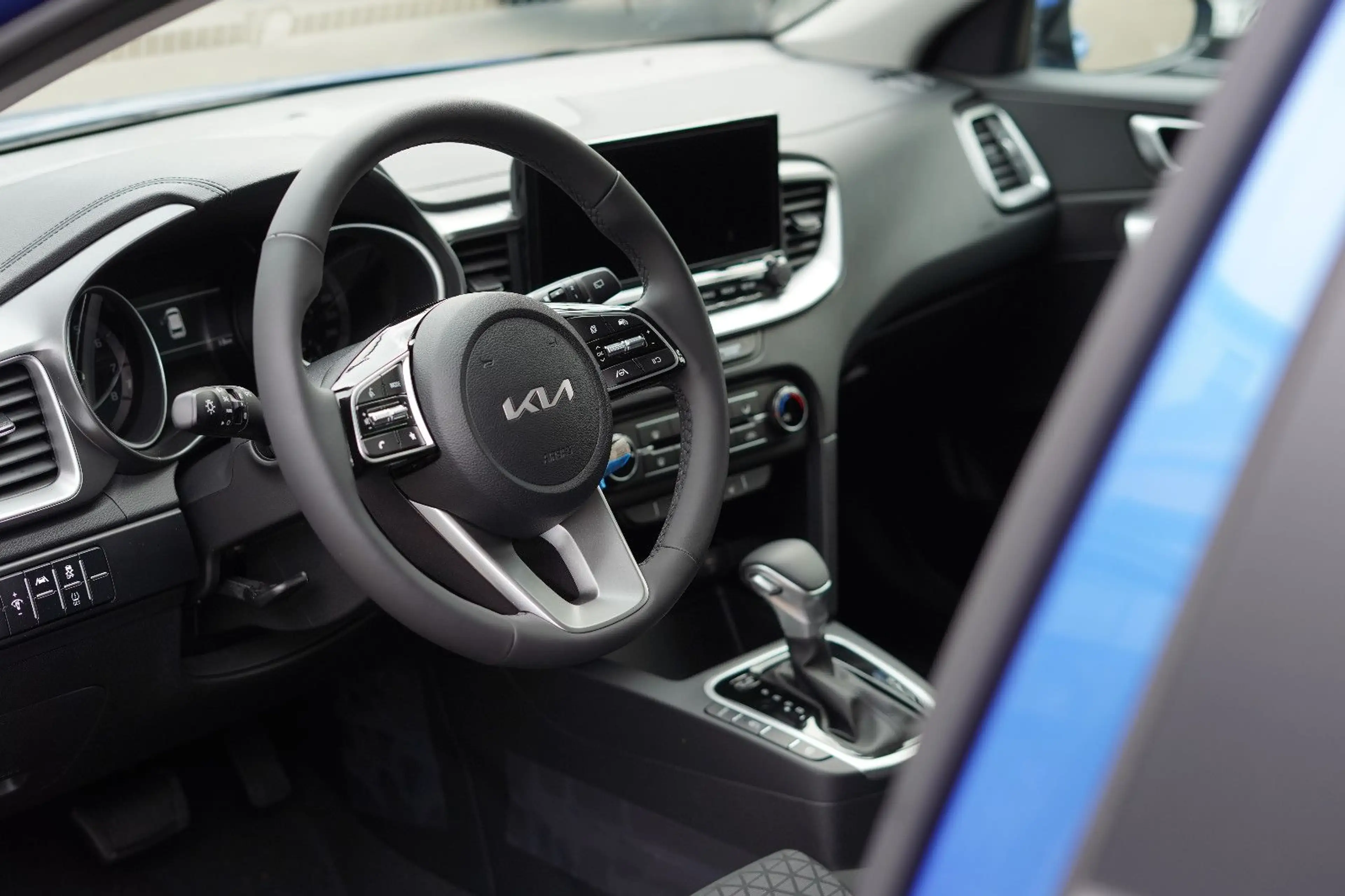 Kia Ceed / cee'd CEED 140 PS AUTOM. SHZ KAMERA NAVI PDC VO+HI AHK — photo 9
