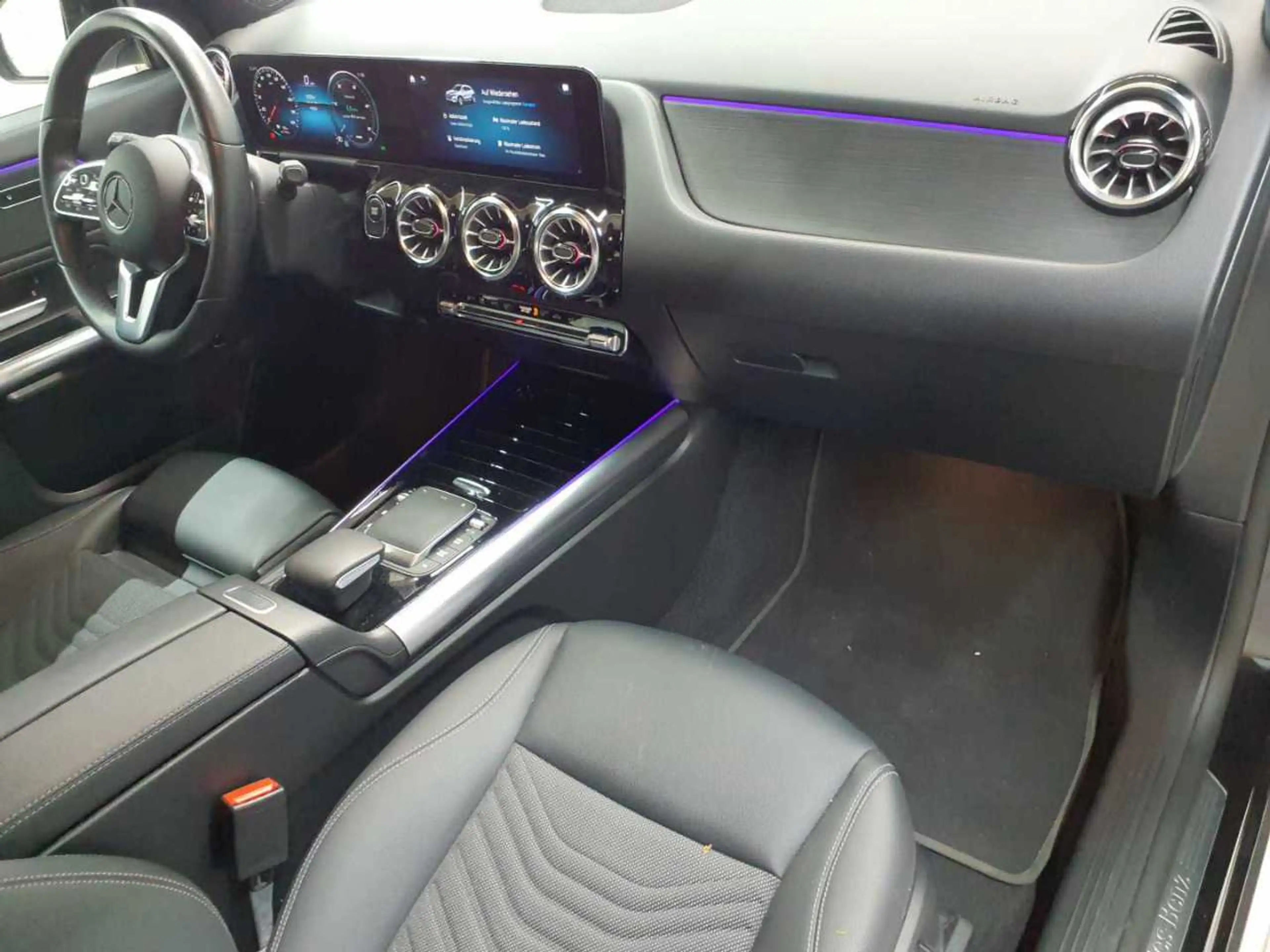 Mercedes-Benz EQA 300 EQA 300 4M Progressive AssiP PANO AHK — photo 9