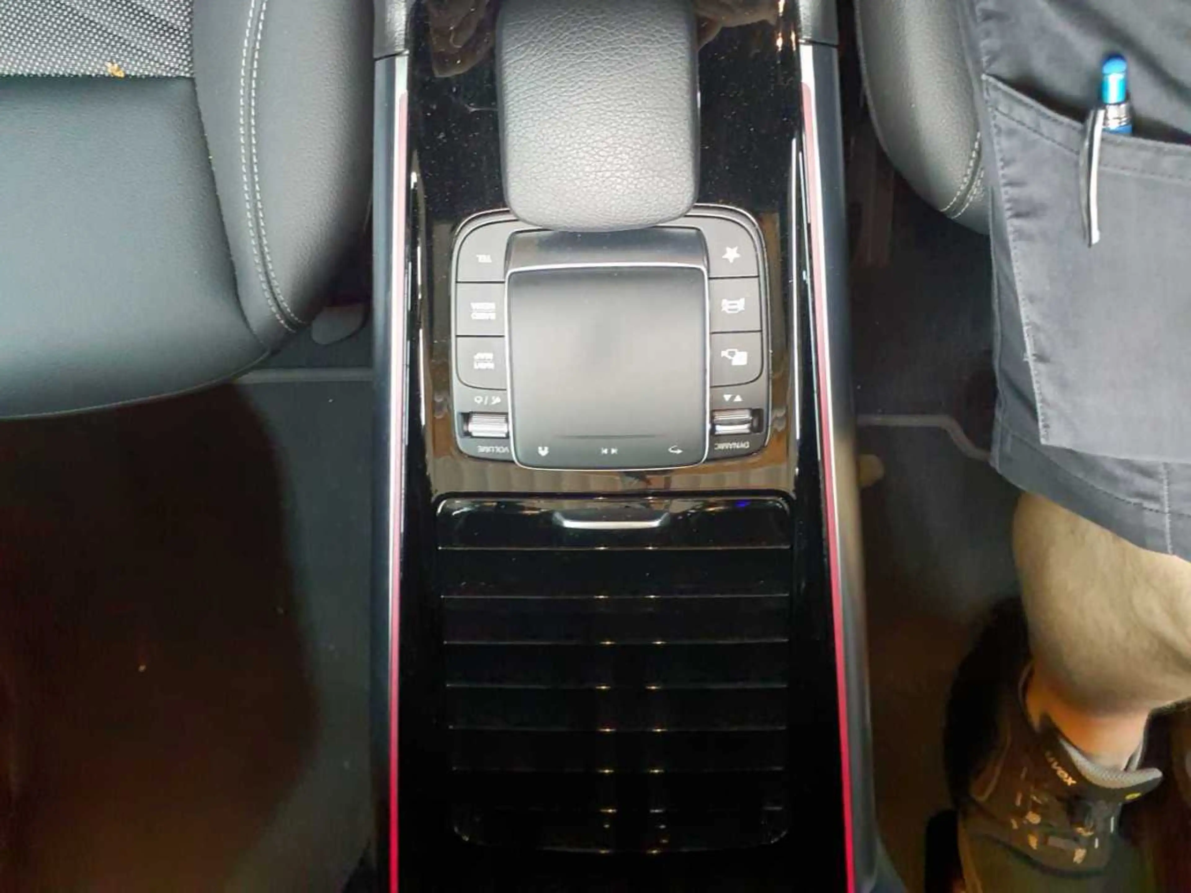 Mercedes-Benz EQA 300 EQA 300 4M Progressive AssiP PANO AHK — photo 10