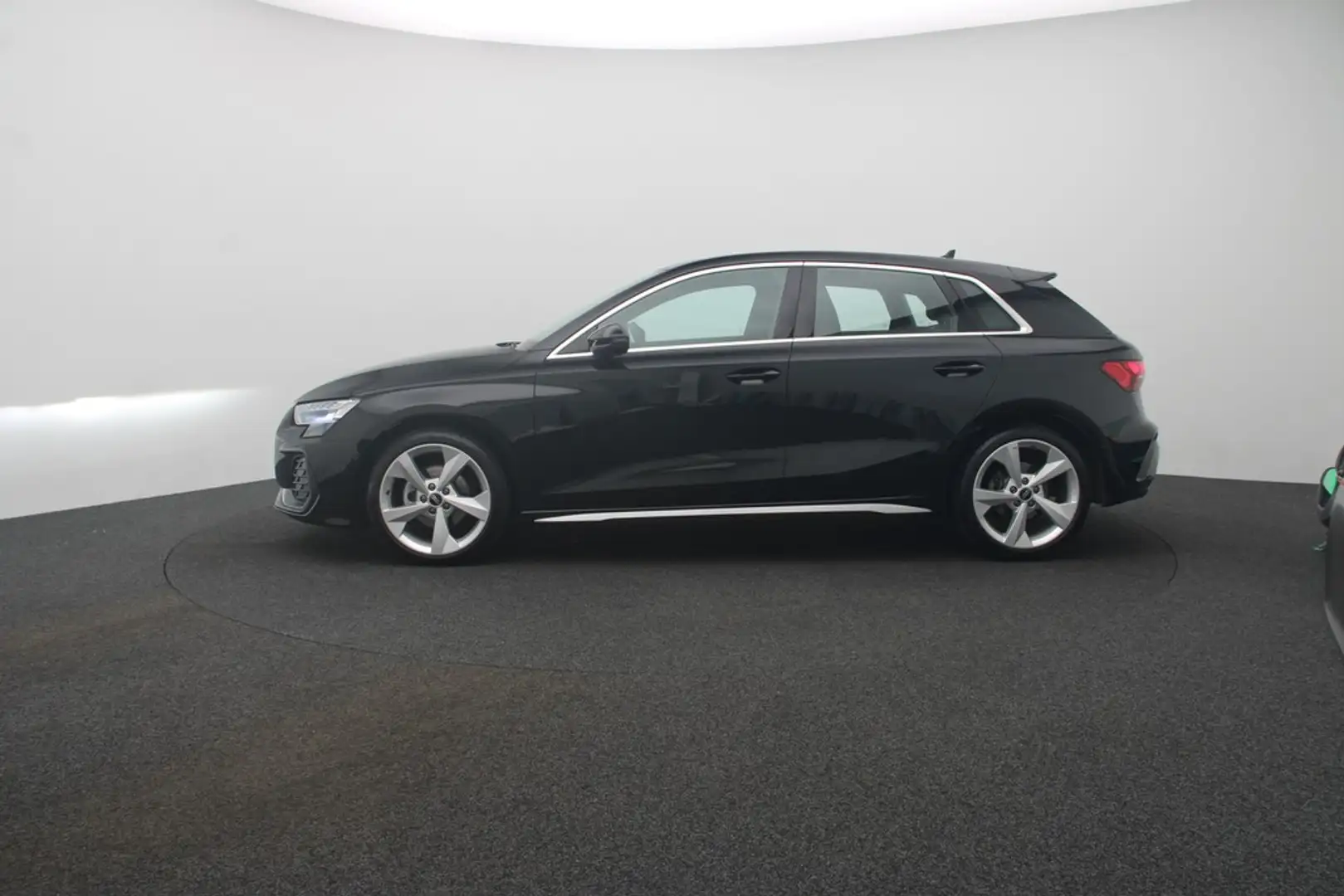 Audi A3 Sportback 35 TDI S line Matrix ACC SONOS Noir - 2