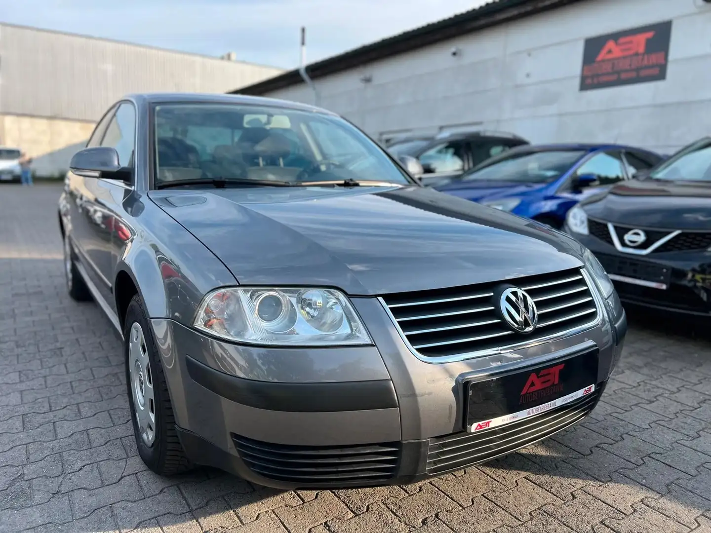 Volkswagen Passat 1.9 TÜV NEU, Klima, AHK, 2.Hand, SZH Gris - 1