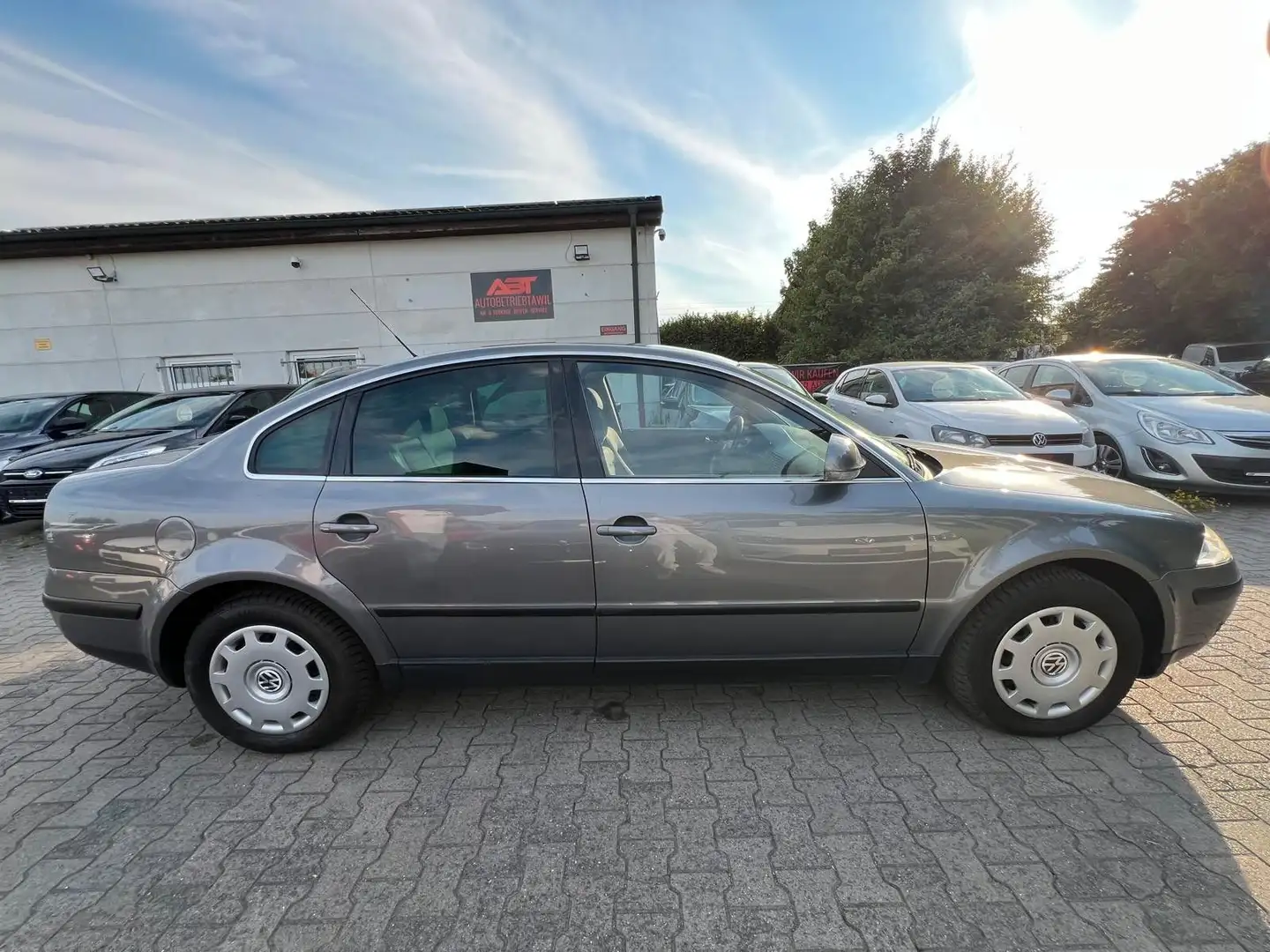 Volkswagen Passat 1.9 TÜV NEU, Klima, AHK, 2.Hand, SZH Gris - 2