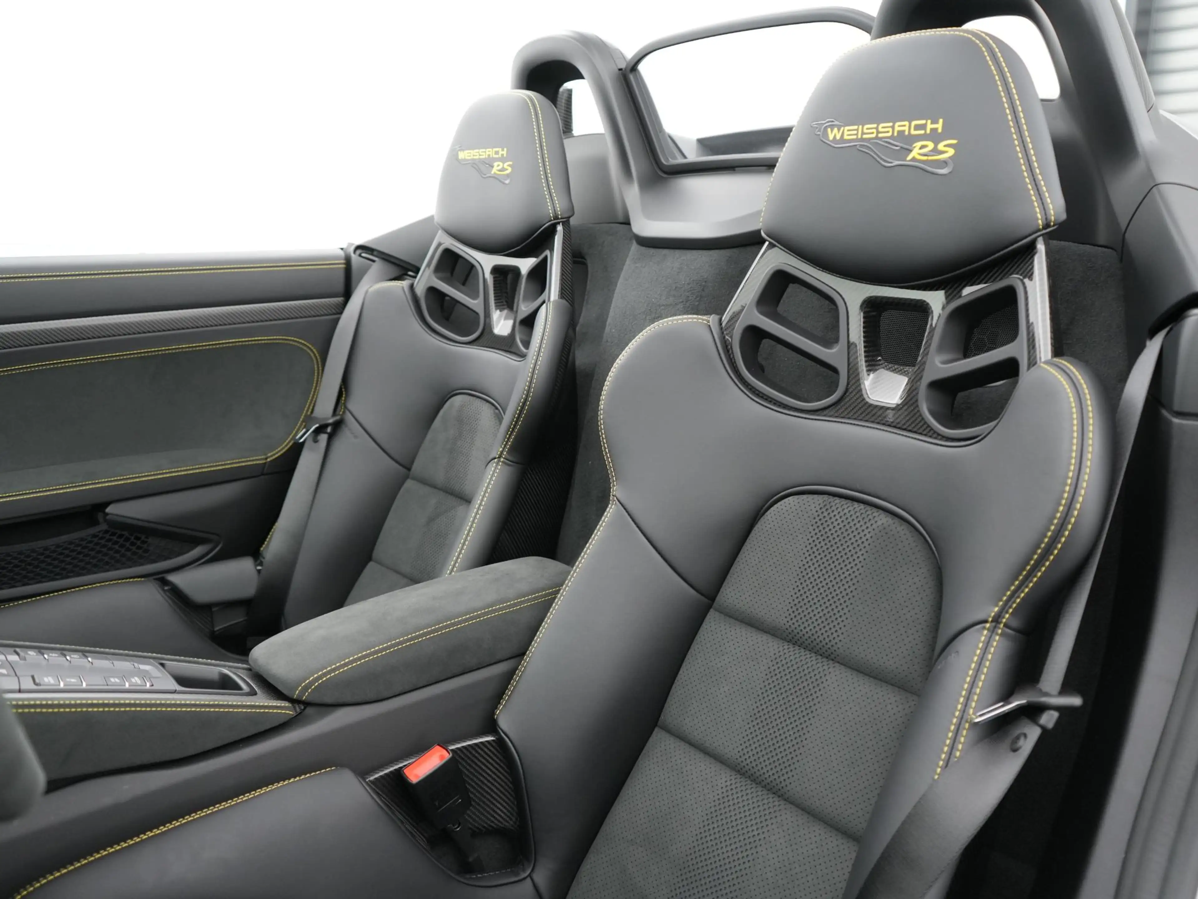 Porsche 718 Spyder RS — photo 15