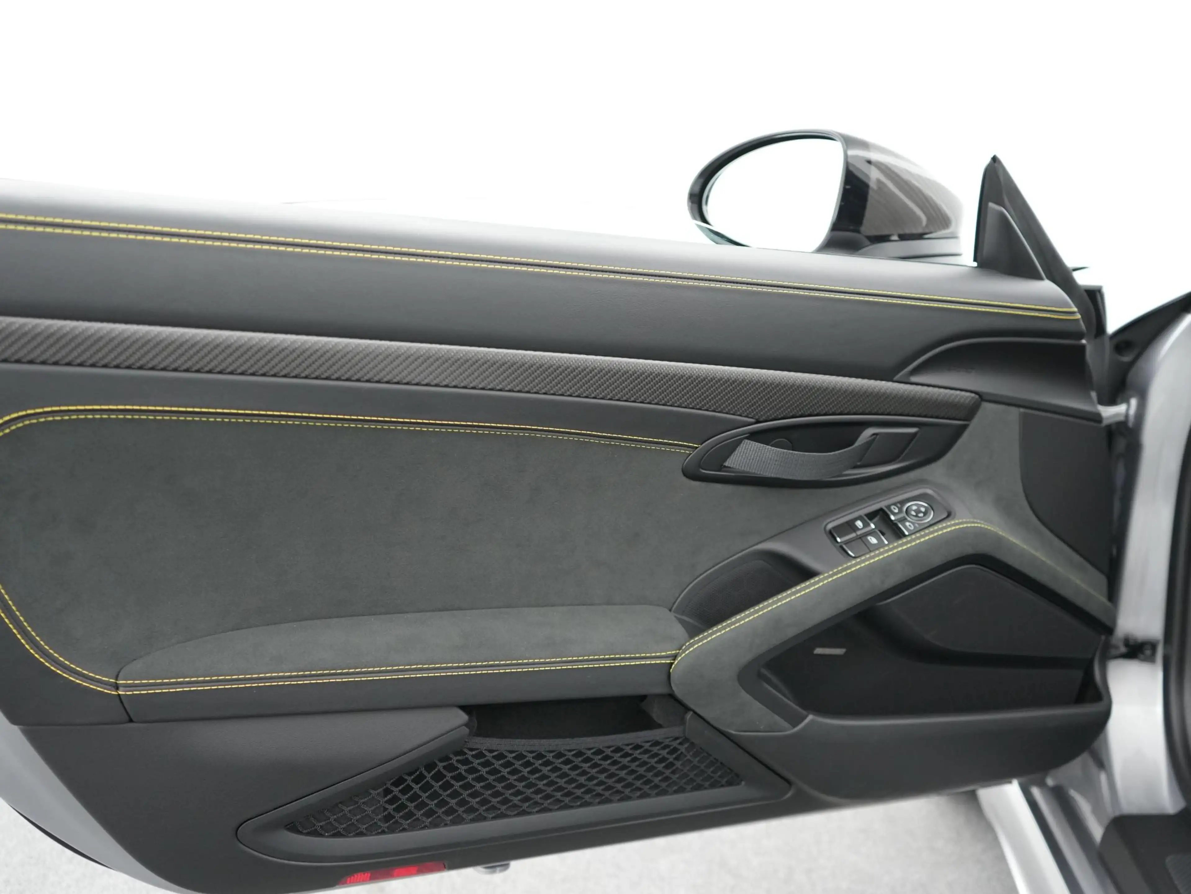 Porsche 718 Spyder RS — photo 12