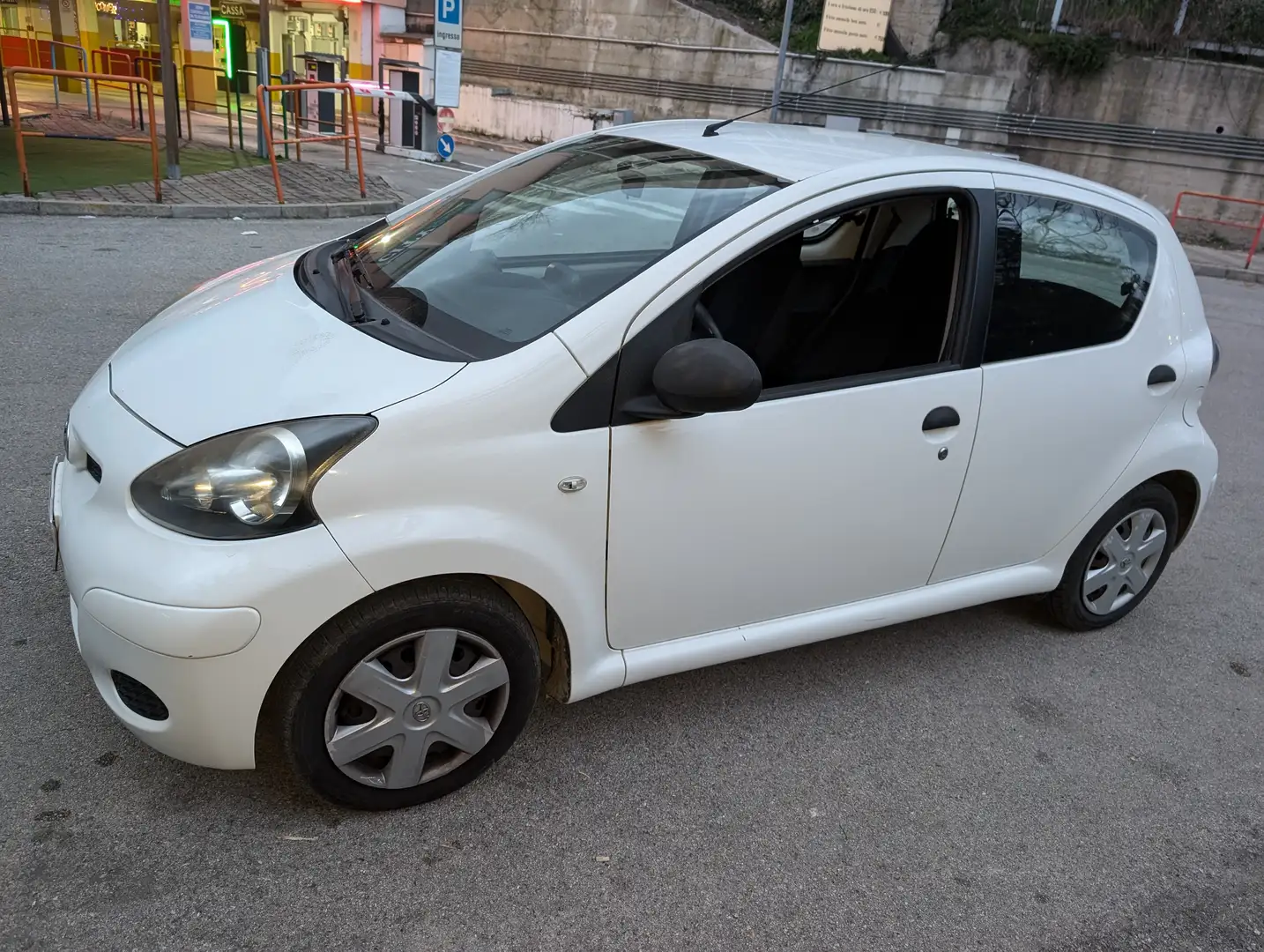Toyota Aygo Aygo I 2005 5p 1.0 Now Connect Blanco - 1