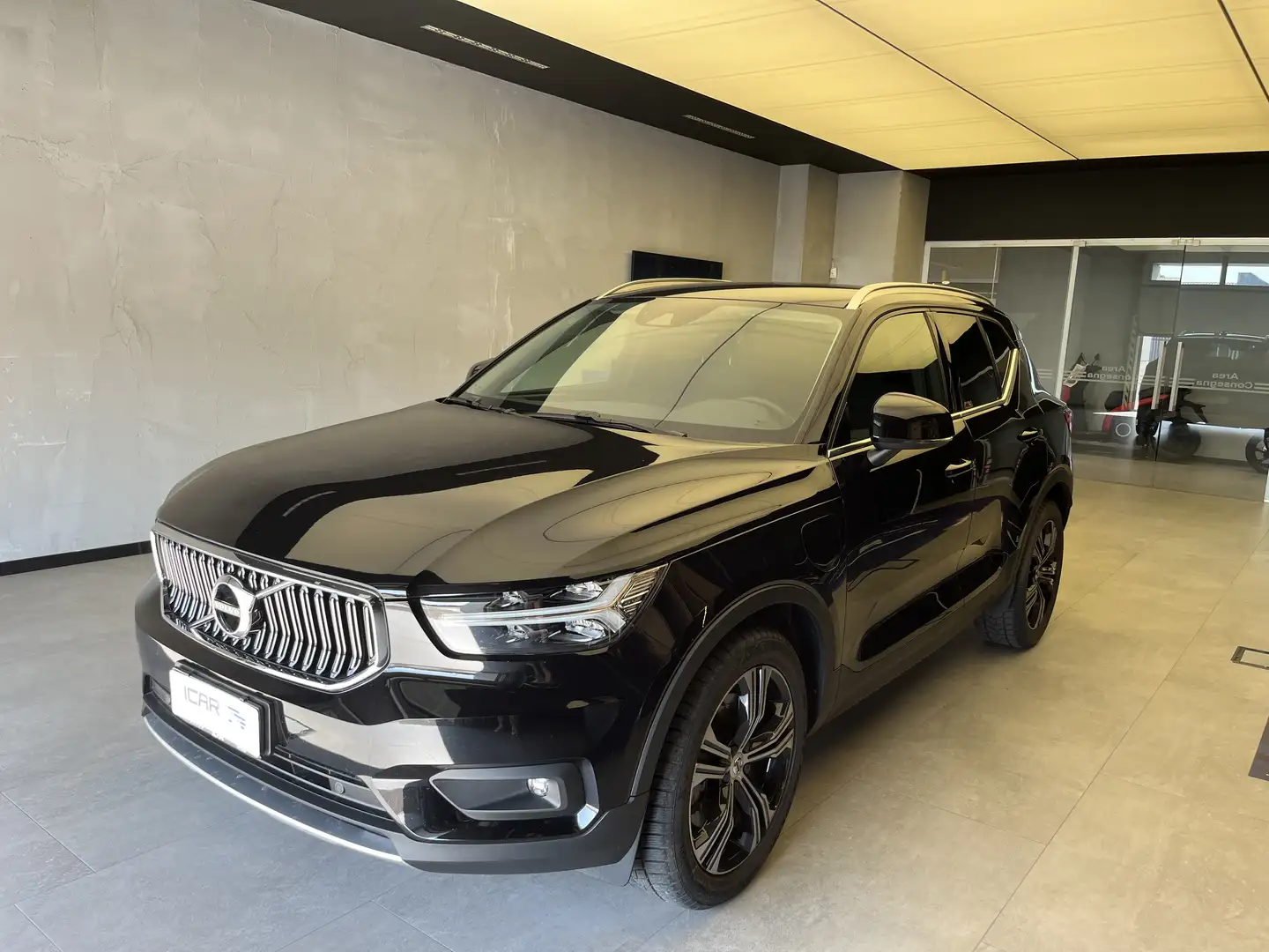 Volvo XC40 1.5 T5 Recharge Plug-in-Hybrid Inscription Express Nero - 1