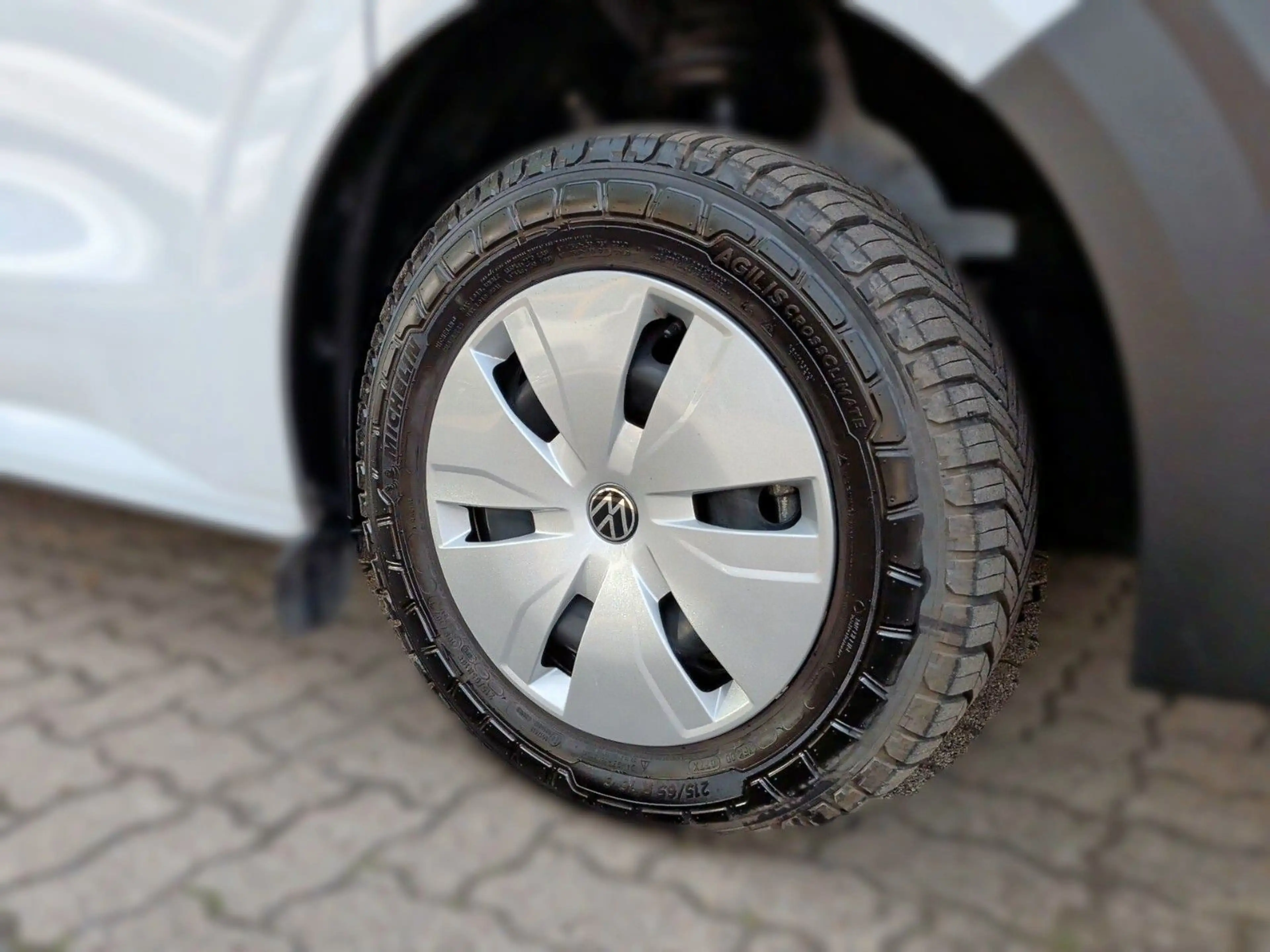 Volkswagen T7 Caravelle 2.0 TDI KR / LED PDC KLIMA 9-SITZE — photo 9
