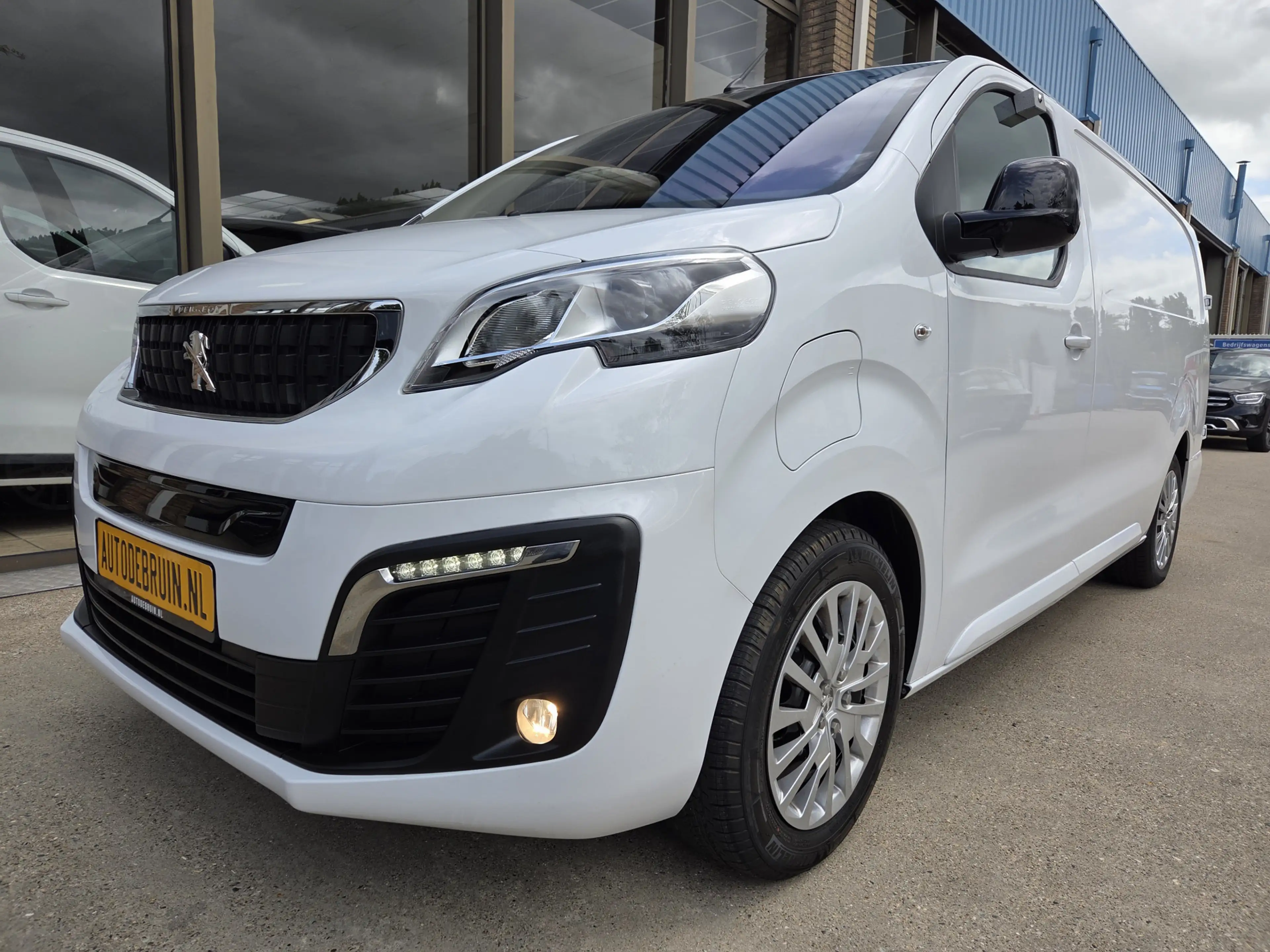 Peugeot e-Expert Long L3 75 kWh Xenon Stoelverwarming Airco Achteru — photo 11