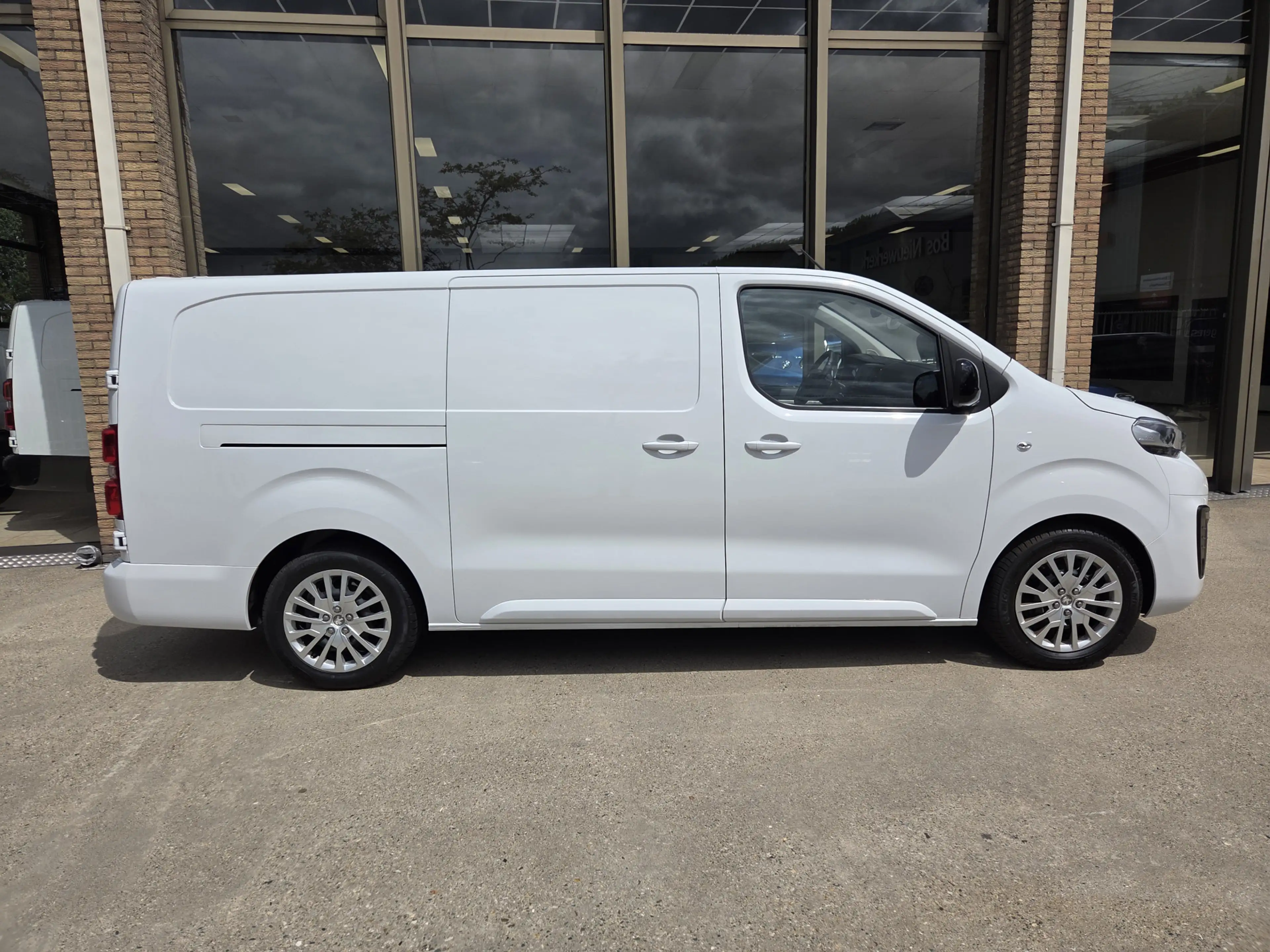 Peugeot e-Expert Long L3 75 kWh Xenon Stoelverwarming Airco Achteru — photo 8