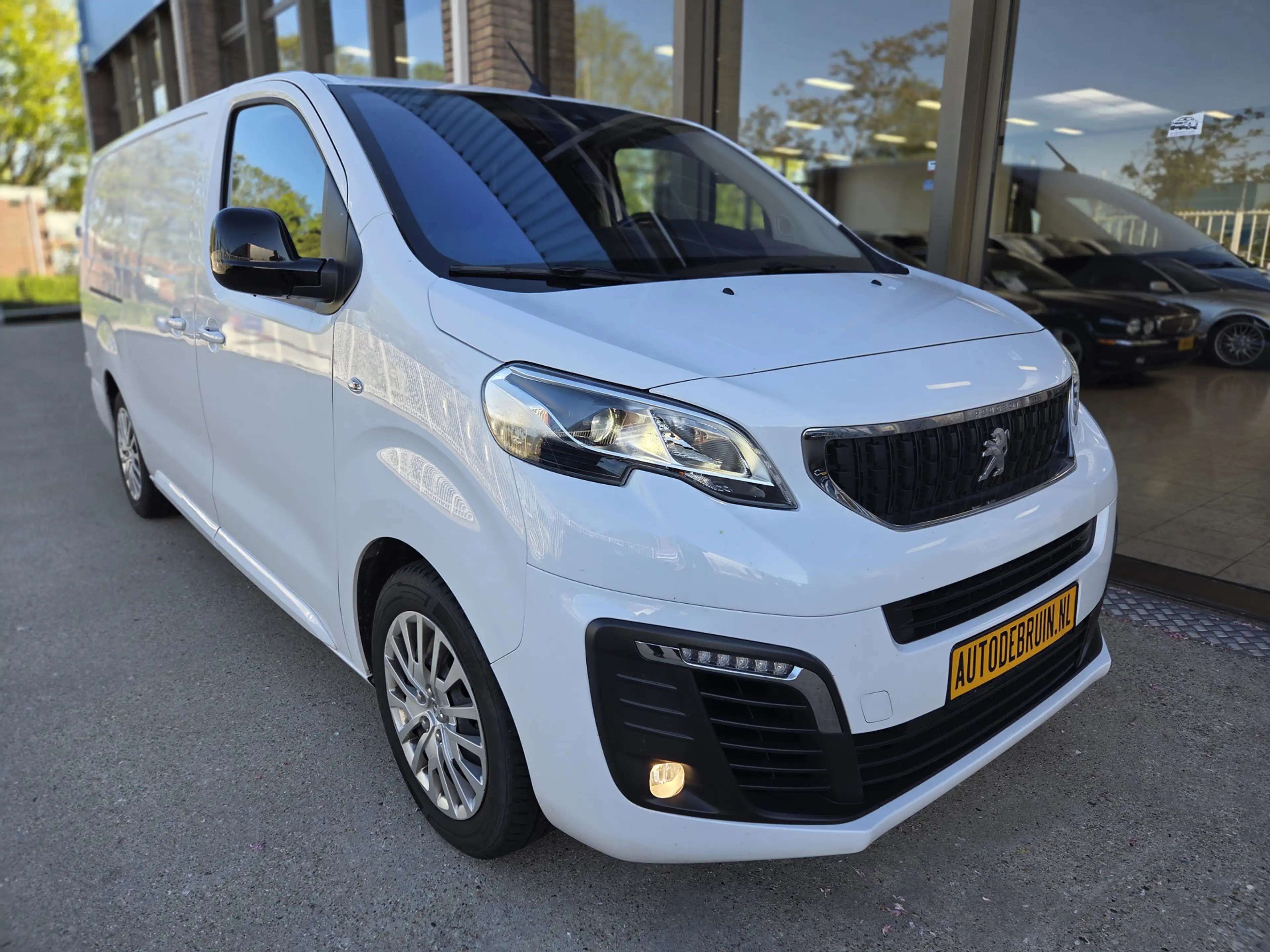 Peugeot e-Expert Long L3 75 kWh Xenon Stoelverwarming Airco Achteru — photo 13