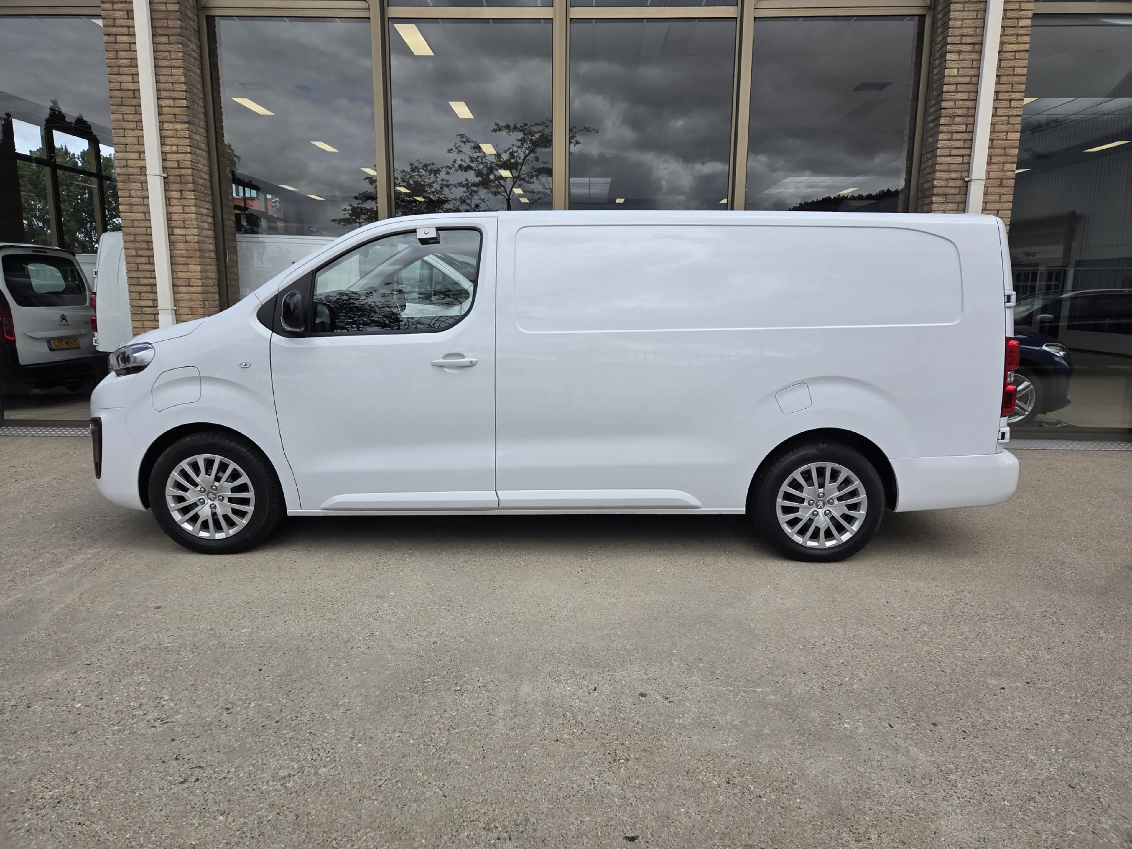 Peugeot e-Expert Long L3 75 kWh Xenon Stoelverwarming Airco Achteru — photo 6