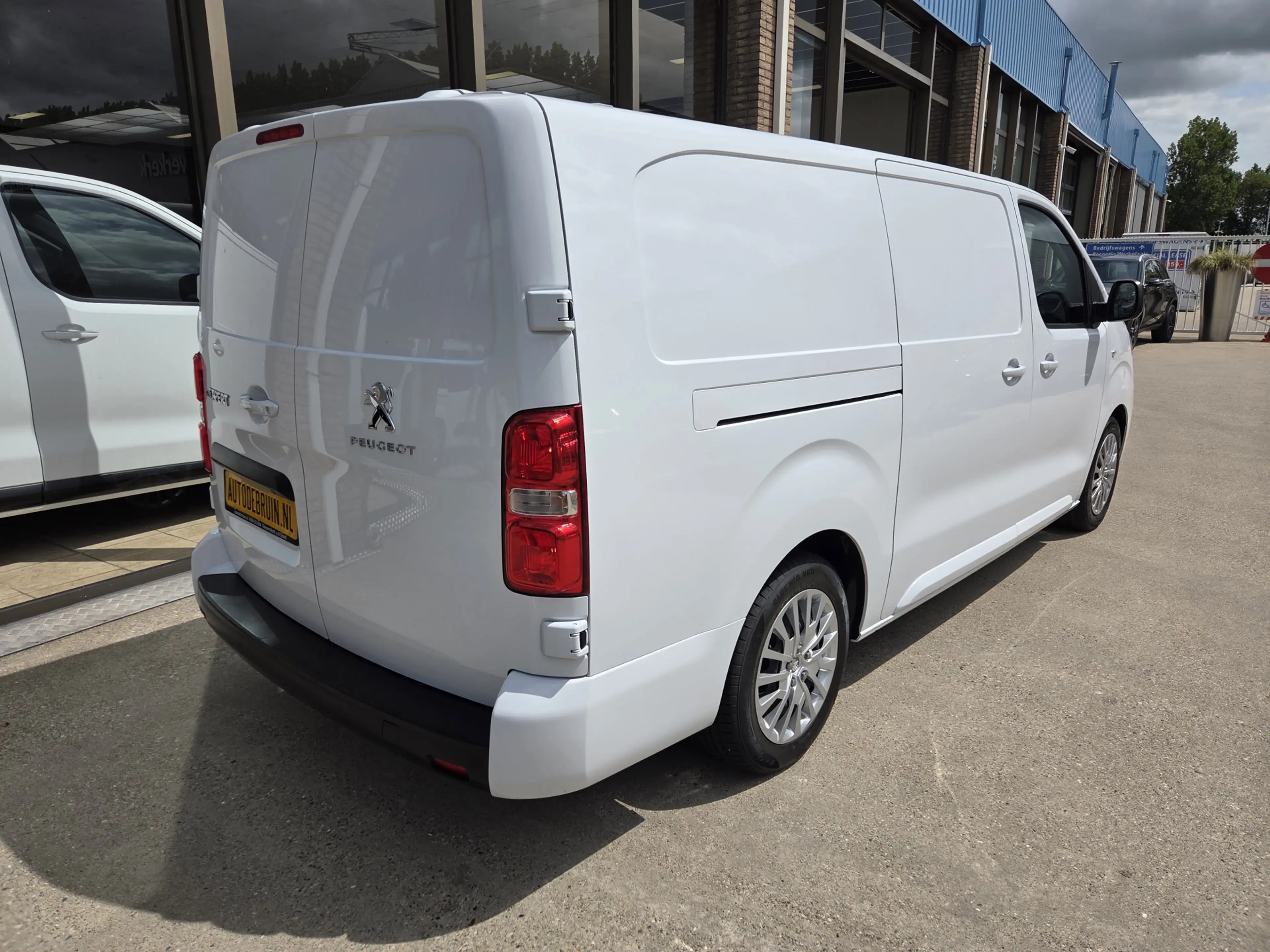 Peugeot e-Expert Long L3 75 kWh Xenon Stoelverwarming Airco Achteru — photo 9