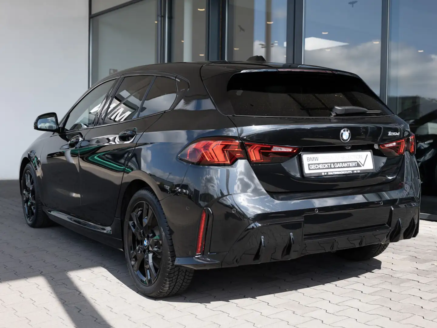 BMW 120 d M-Sport PANO AHK HUD 360° LED ACC NAVI Schwarz - 2