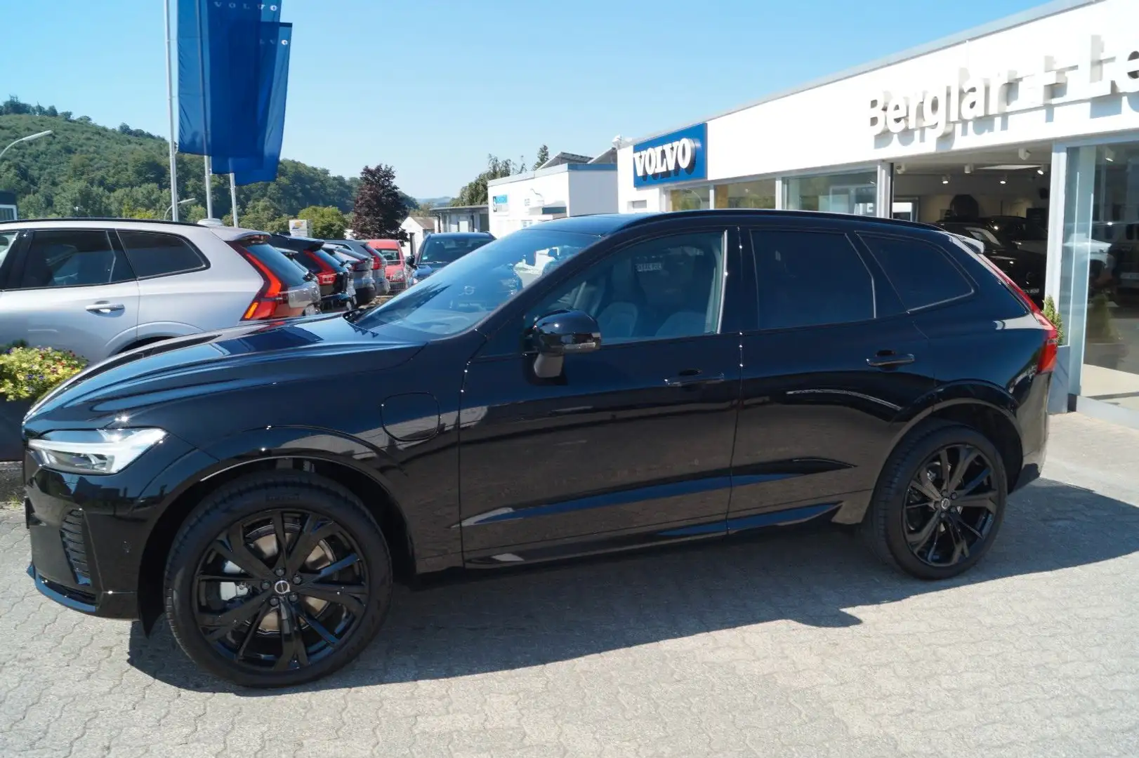 Volvo XC60 T8 AWD Plug-in Hybr Black Edition Ultra Aut Schwarz - 2