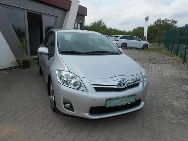 Toyota Auris Hybrid Travel