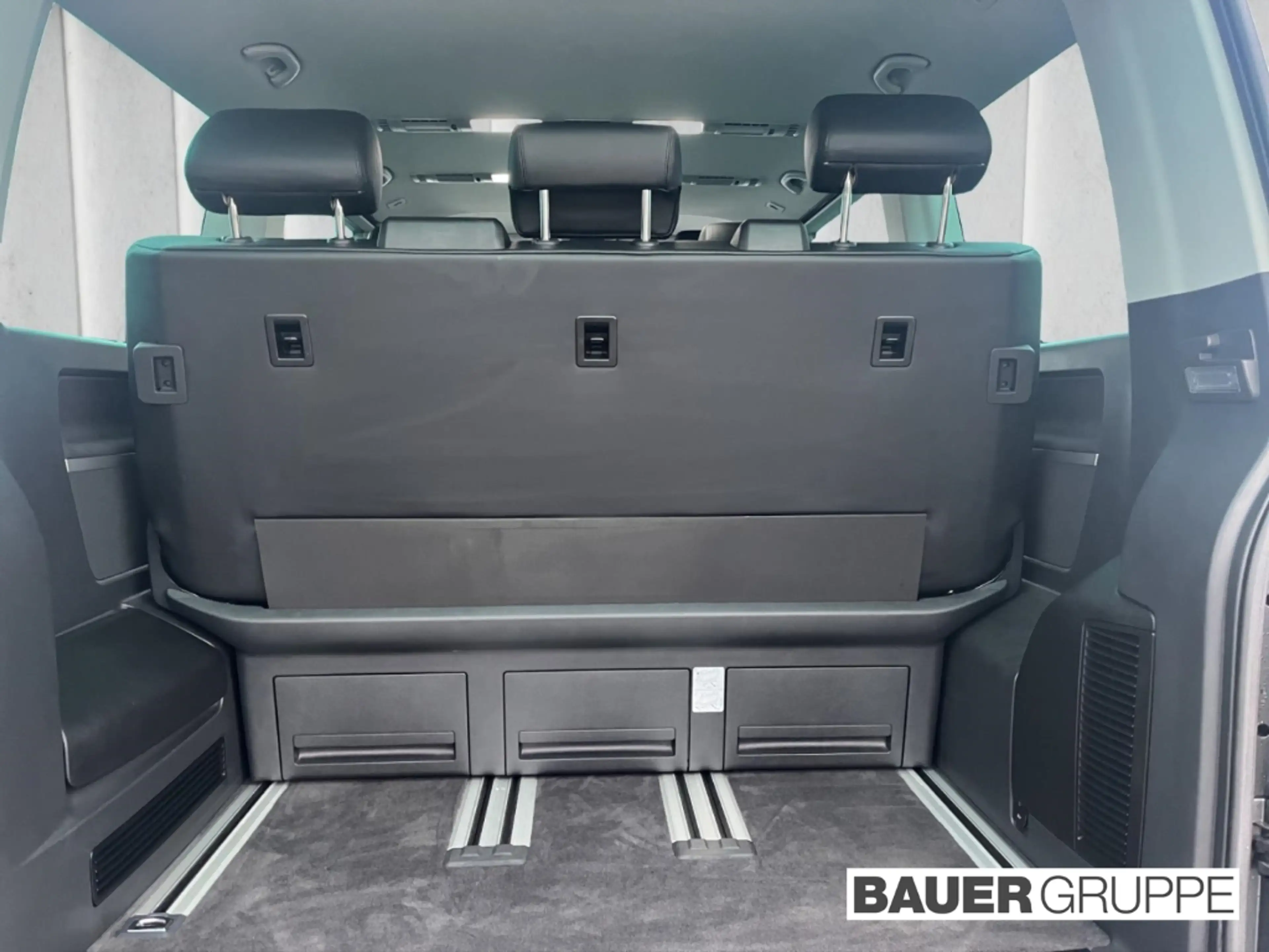 Volkswagen T6.1 Multivan 2.0 TDI Comfortline 4MOTION DSG Navi AHK — photo 7