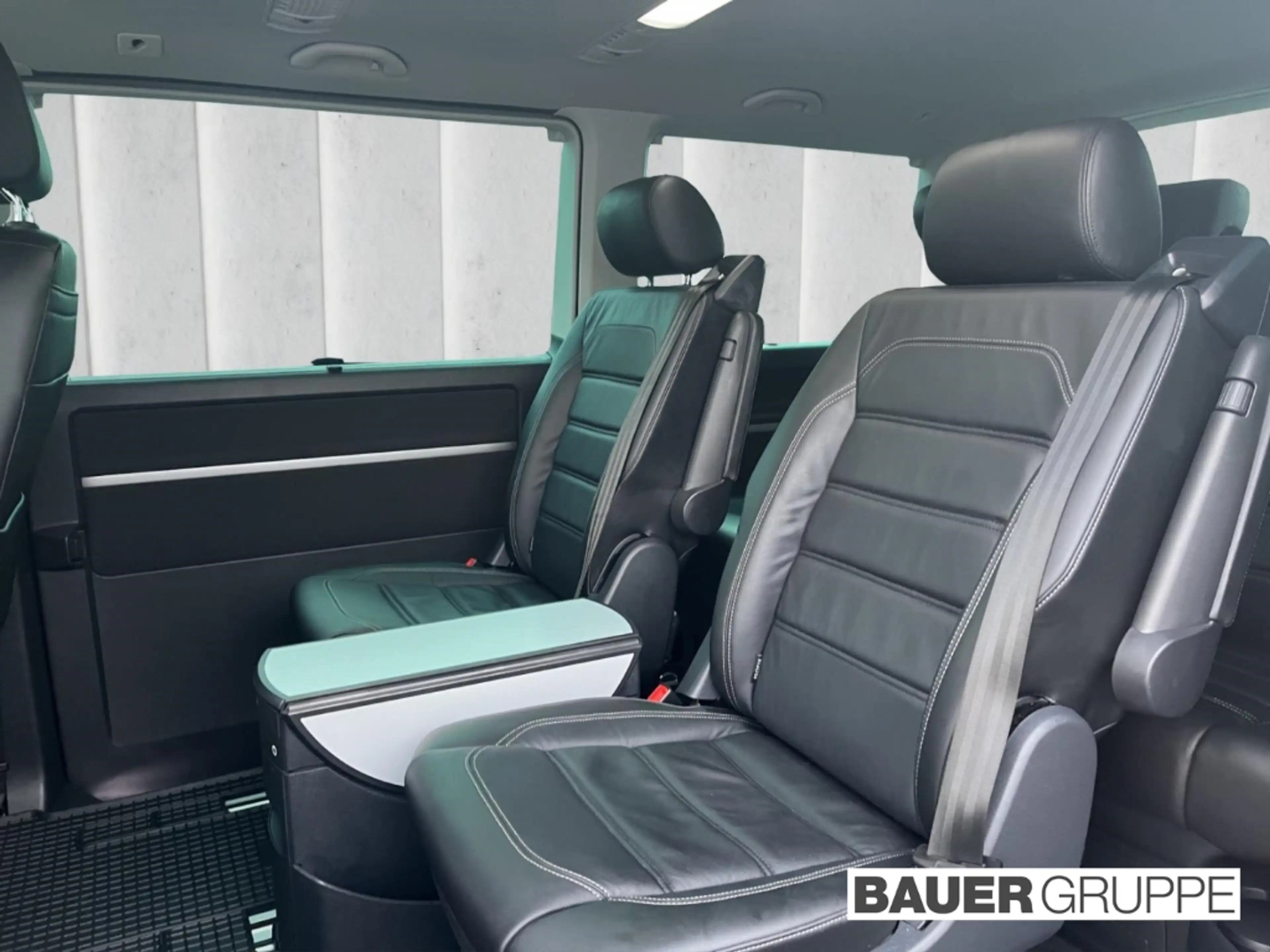 Volkswagen T6.1 Multivan 2.0 TDI Comfortline 4MOTION DSG Navi AHK — photo 14
