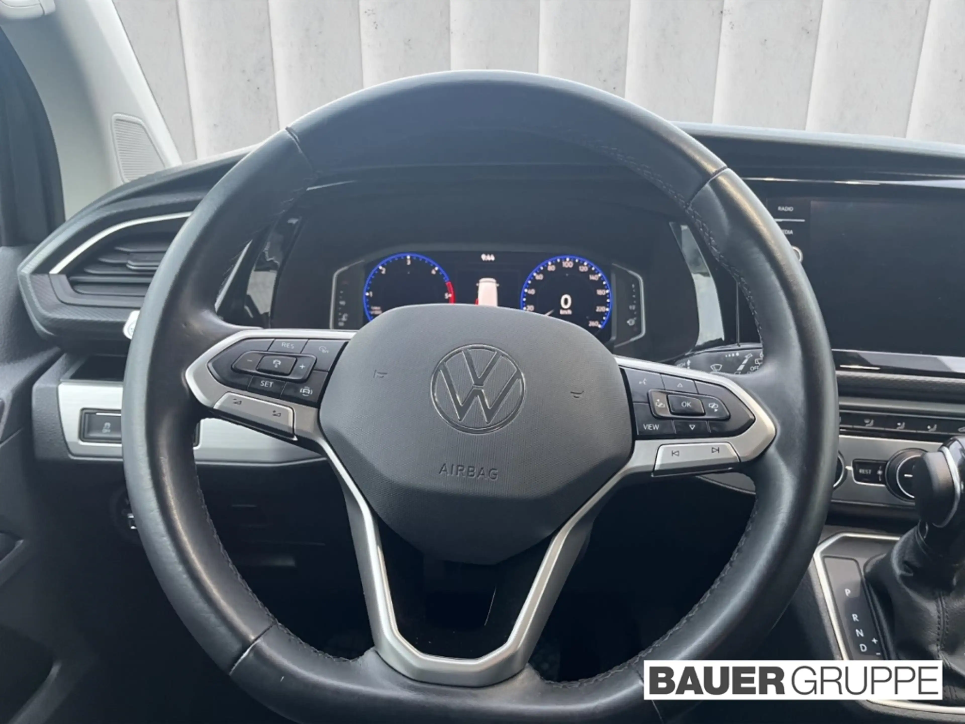 Volkswagen T6.1 Multivan 2.0 TDI Comfortline 4MOTION DSG Navi AHK — photo 11