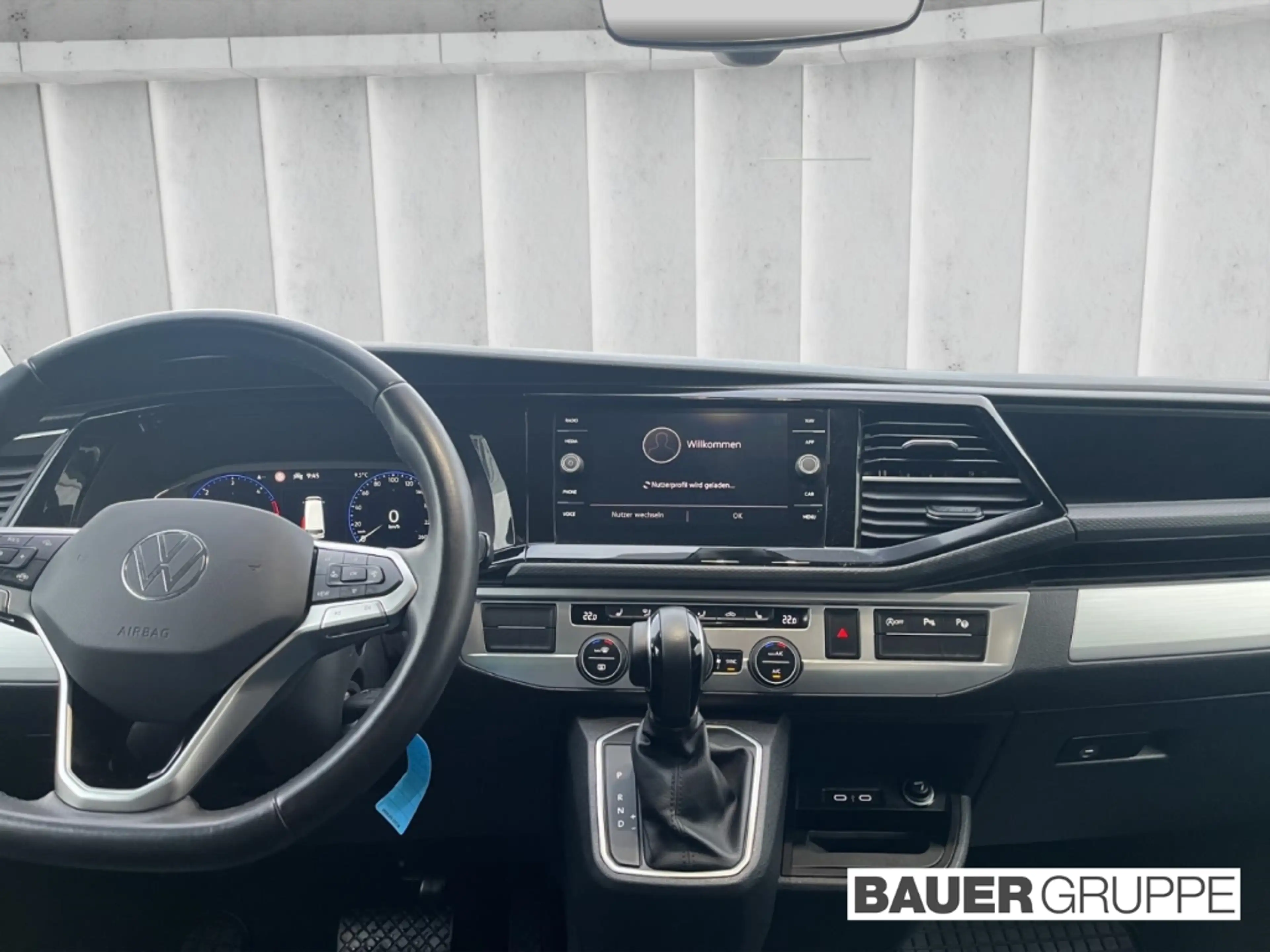 Volkswagen T6.1 Multivan 2.0 TDI Comfortline 4MOTION DSG Navi AHK — photo 15