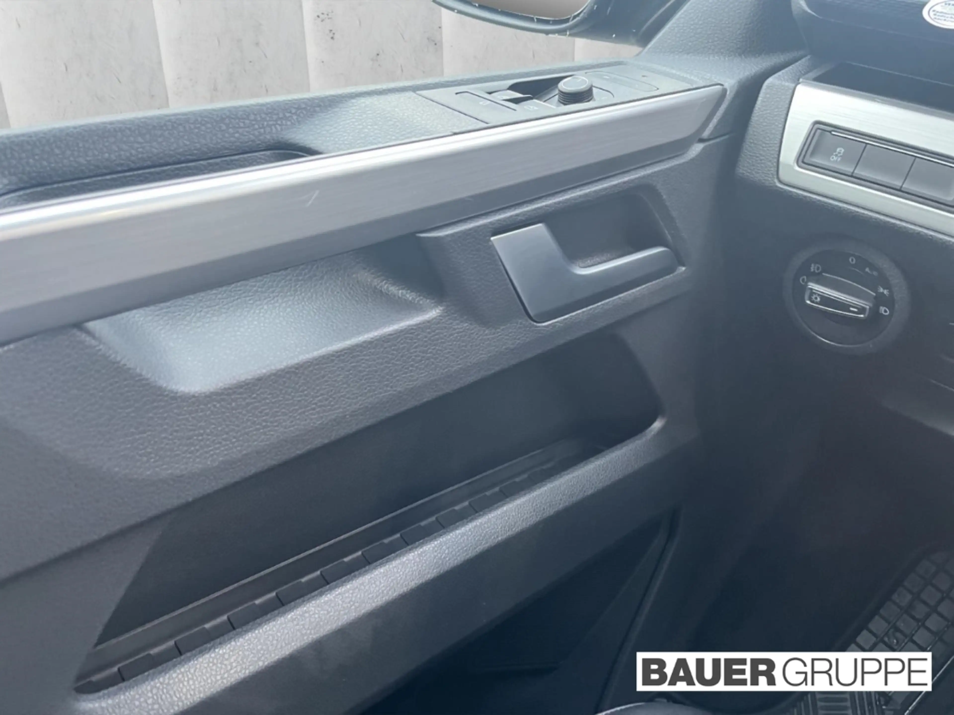 Volkswagen T6.1 Multivan 2.0 TDI Comfortline 4MOTION DSG Navi AHK — photo 13