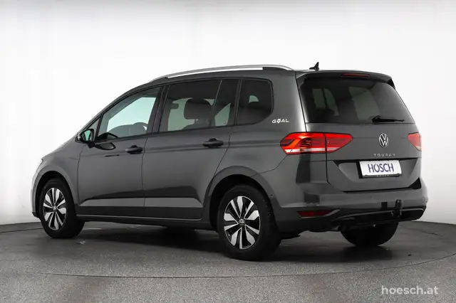 Volkswagen Touran view 4