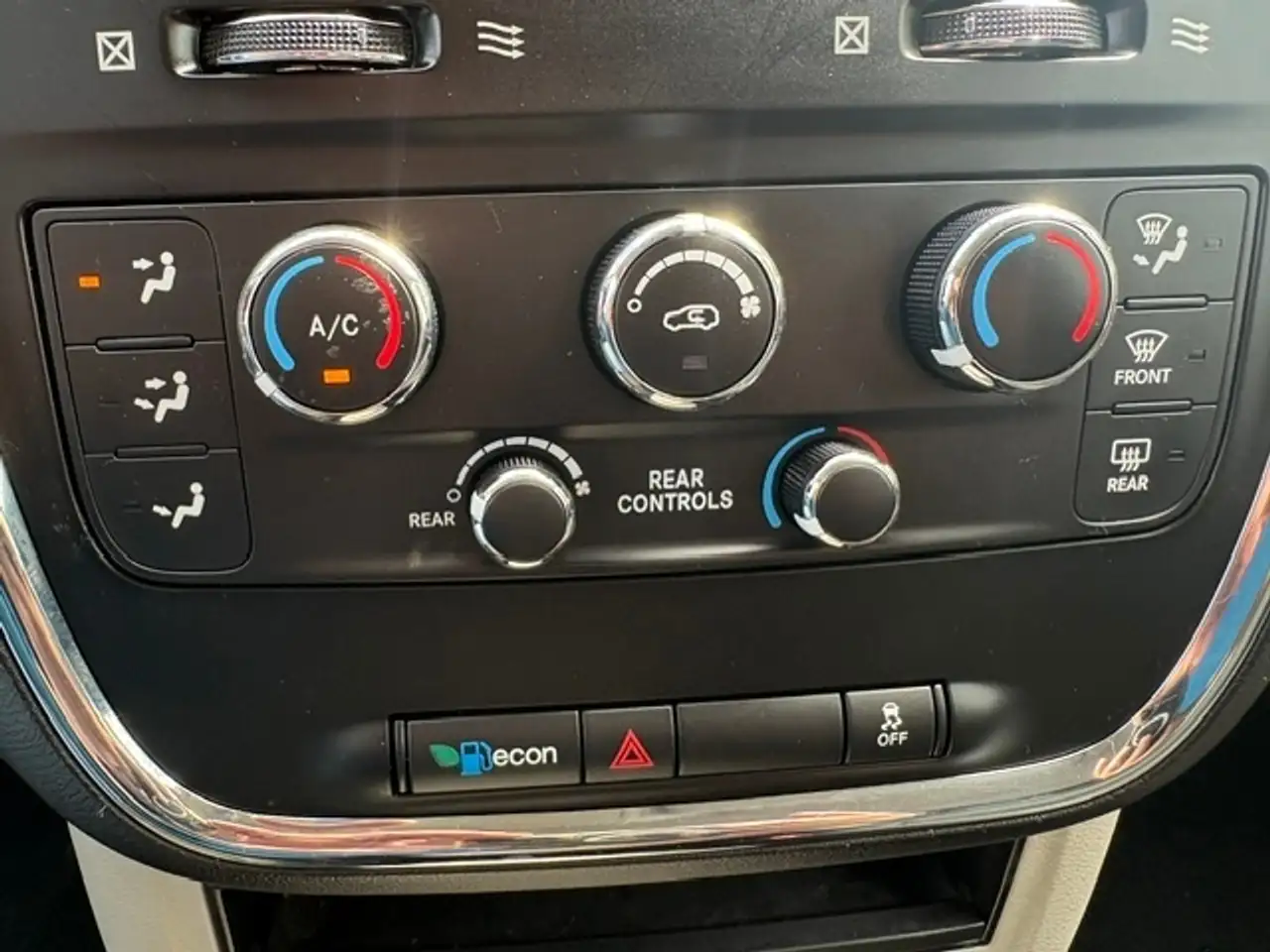 Dodge Grand Caravan photo Dodge Grand Caravan