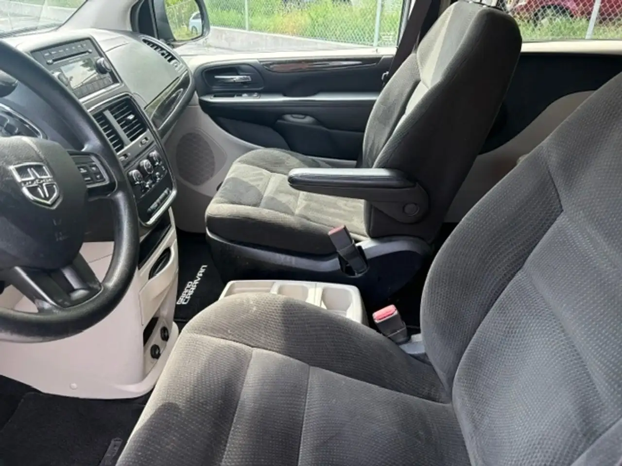 Dodge Grand Caravan photo Dodge Grand Caravan
