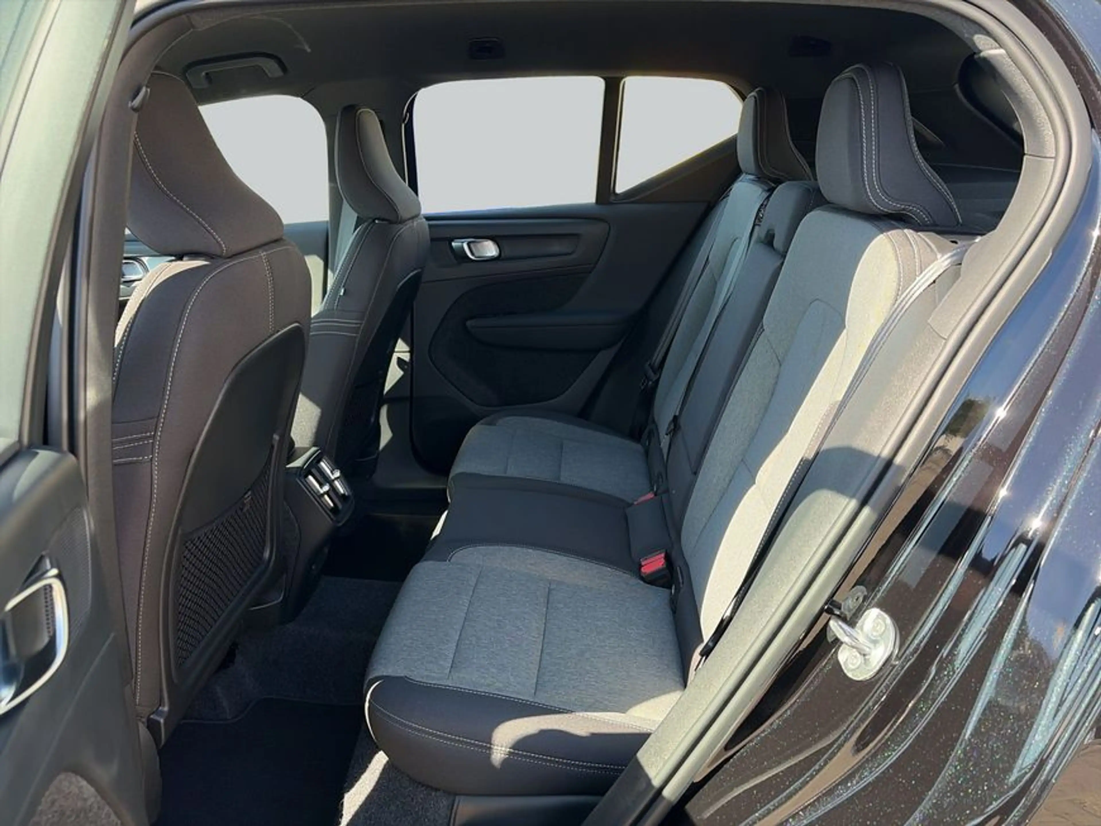 Volvo XC40 XC40 B3 B DKG Plus Black Edition — photo 11