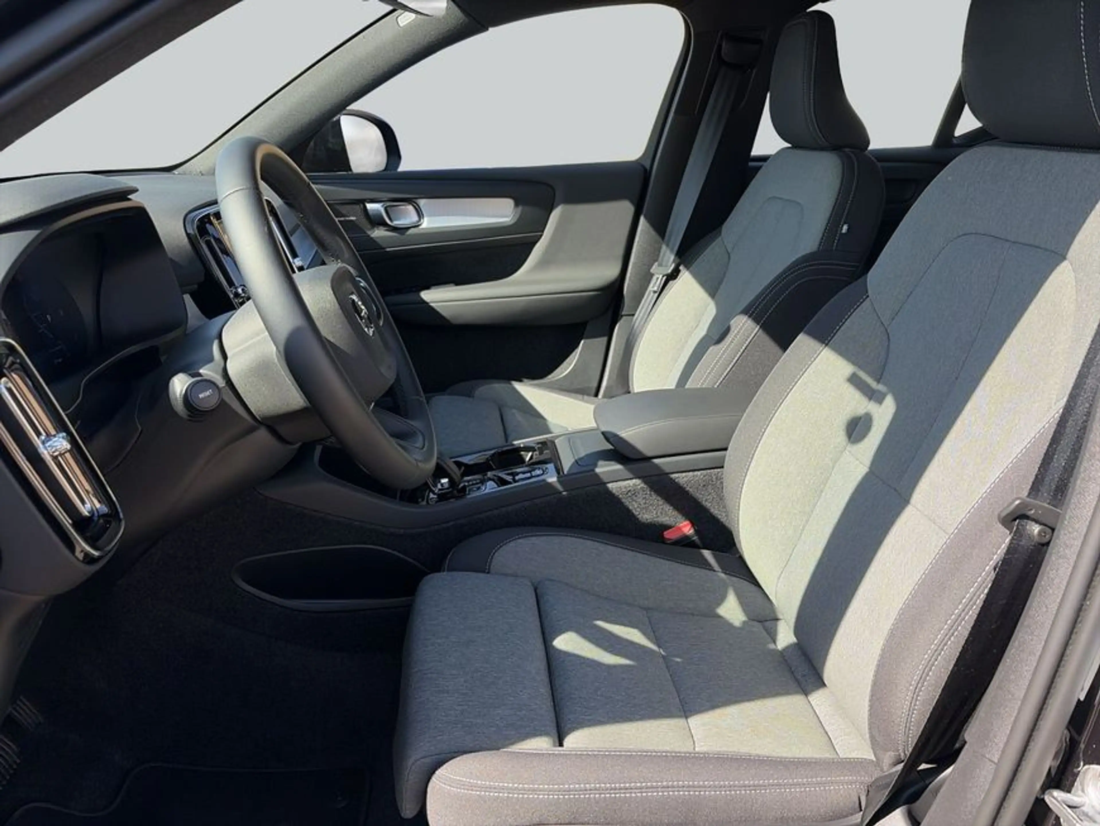Volvo XC40 XC40 B3 B DKG Plus Black Edition — photo 10