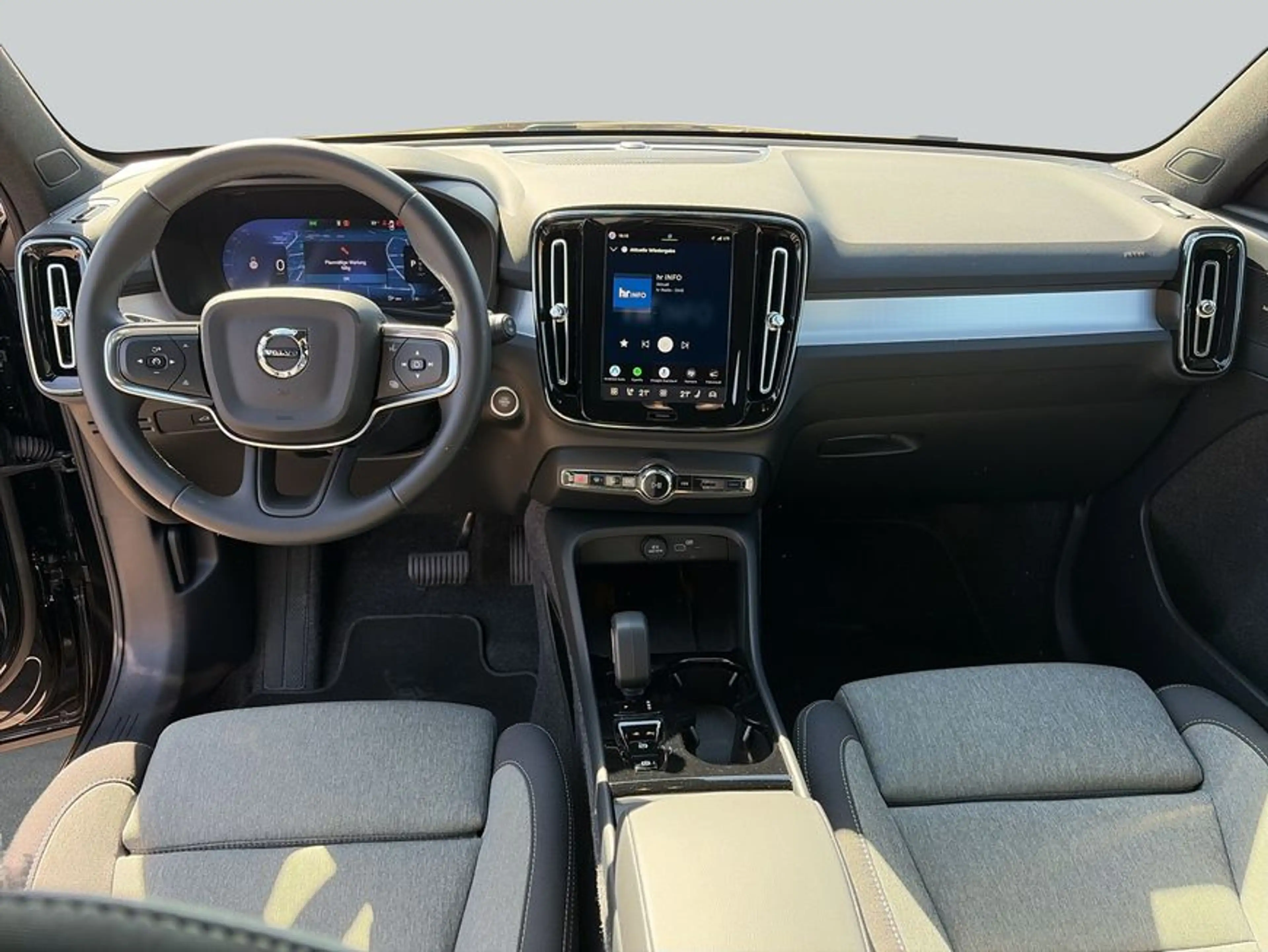Volvo XC40 XC40 B3 B DKG Plus Black Edition — photo 13