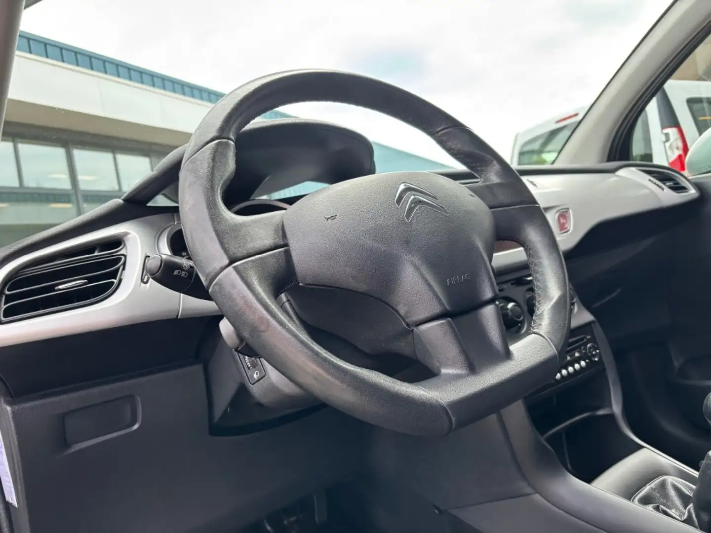 Citroen C3 1.4 VTI DYNAMIQUE AIRCO CRUISECONTROL Grijs - 2