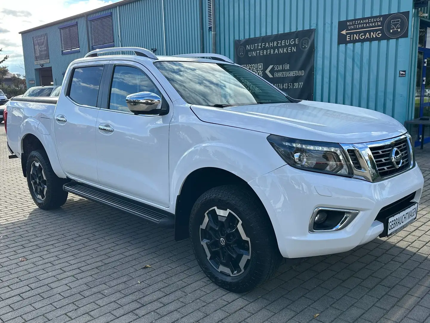 Nissan Navara NP300 DC AUTOM/MOTOR 20.000KM+AHK3.5+DIFF Белый - 1