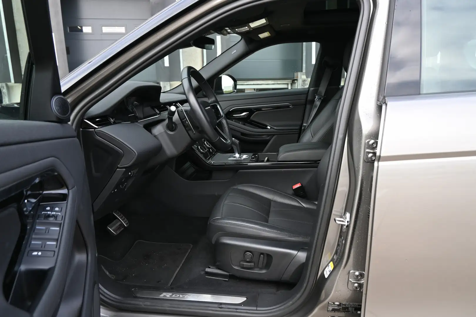 Land Rover Range Rover Evoque 1.5 P300e AWD R-Dynamic S Grau - 2