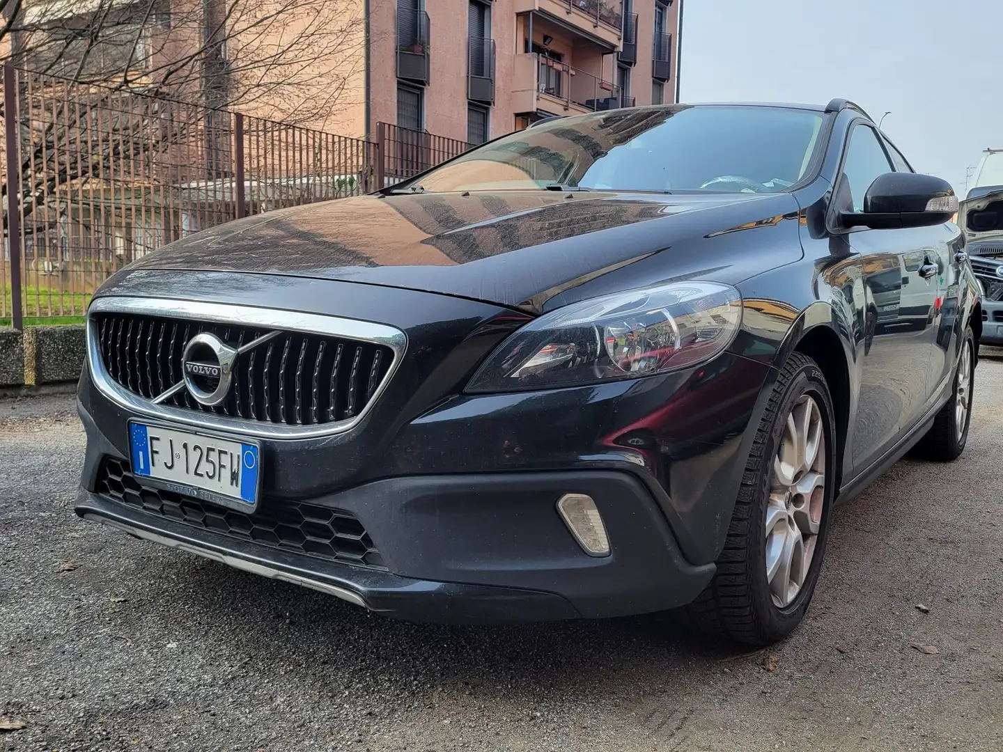 Volvo V40 Cross Country 2.0 d2 geartronic my17 crna - 1