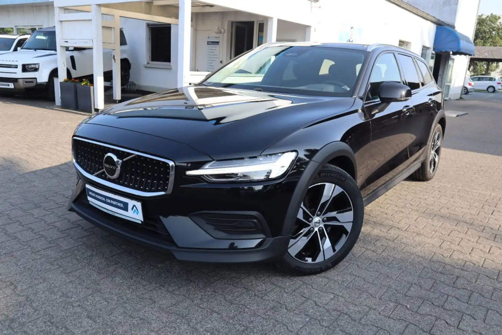 Volvo V60 Cross Country V60 Cross Country B4 D AWD Plus|NAVI|LEDER|R-CAM - 1