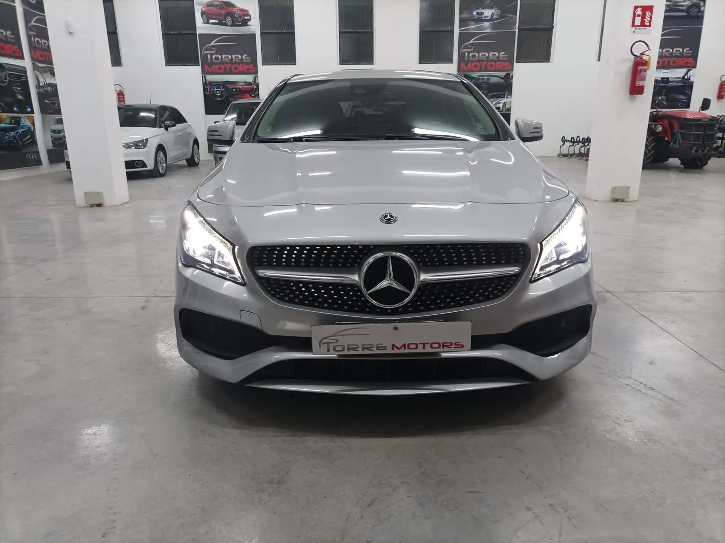 Mercedes-Benz CLA 200 CLA Shooting Brake 200 d Premium 4matic auto FL Argento - 2