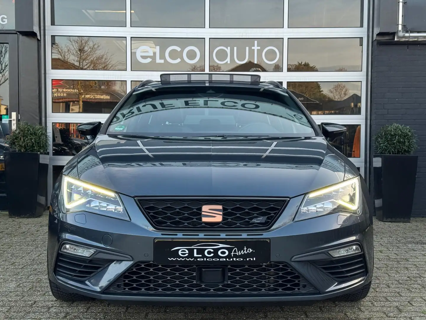 SEAT Leon ST 2.0 TSI CUPRA 300 4Drive / Pano Grijs - 2