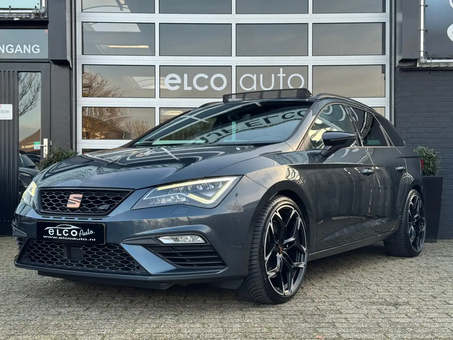 SEAT Leon ST 2.0 TSI CUPRA 300 4Drive / Pano Grijs - 1
