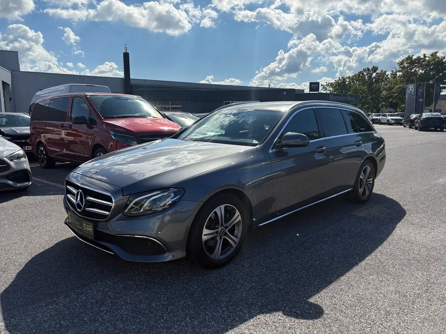 Mercedes-Benz E 220 d T Austria Edition Avantgarde Aut. Grau - 2