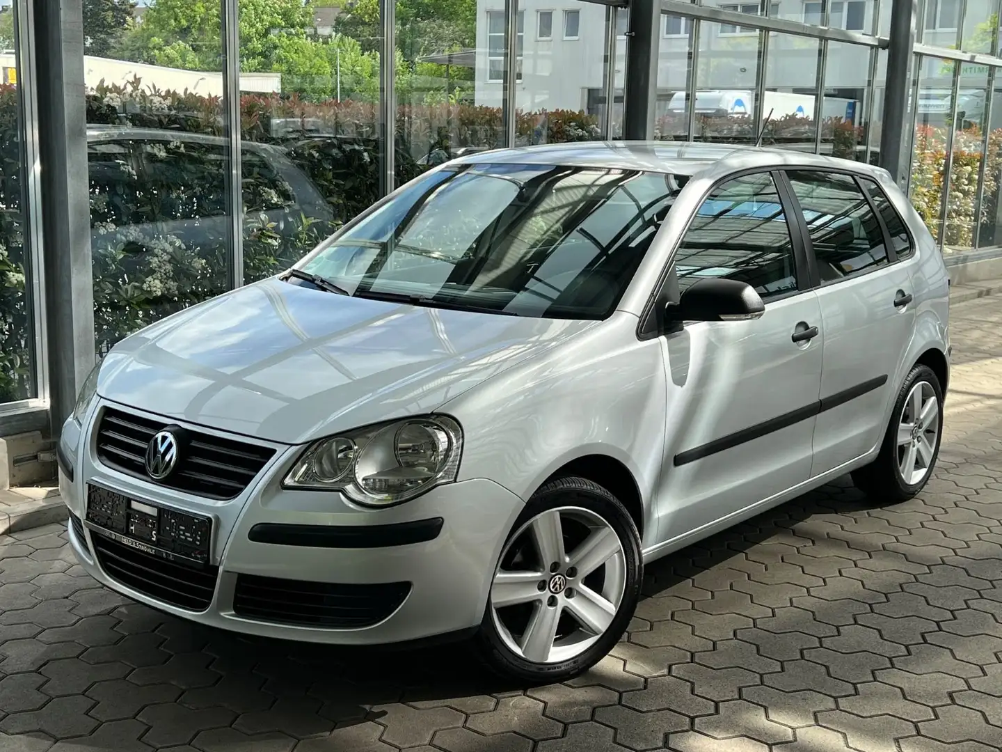 Volkswagen Polo IV 1.2 II.Hand/Scheckheft/Klima/Alu16/el.Fe Plateado - 1